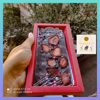 شکلات تبلتی تهیه شده از شکلات ریل قابل سفارش در طعم های مختلف و مغزهای جذاب میوه ای و اجیلی