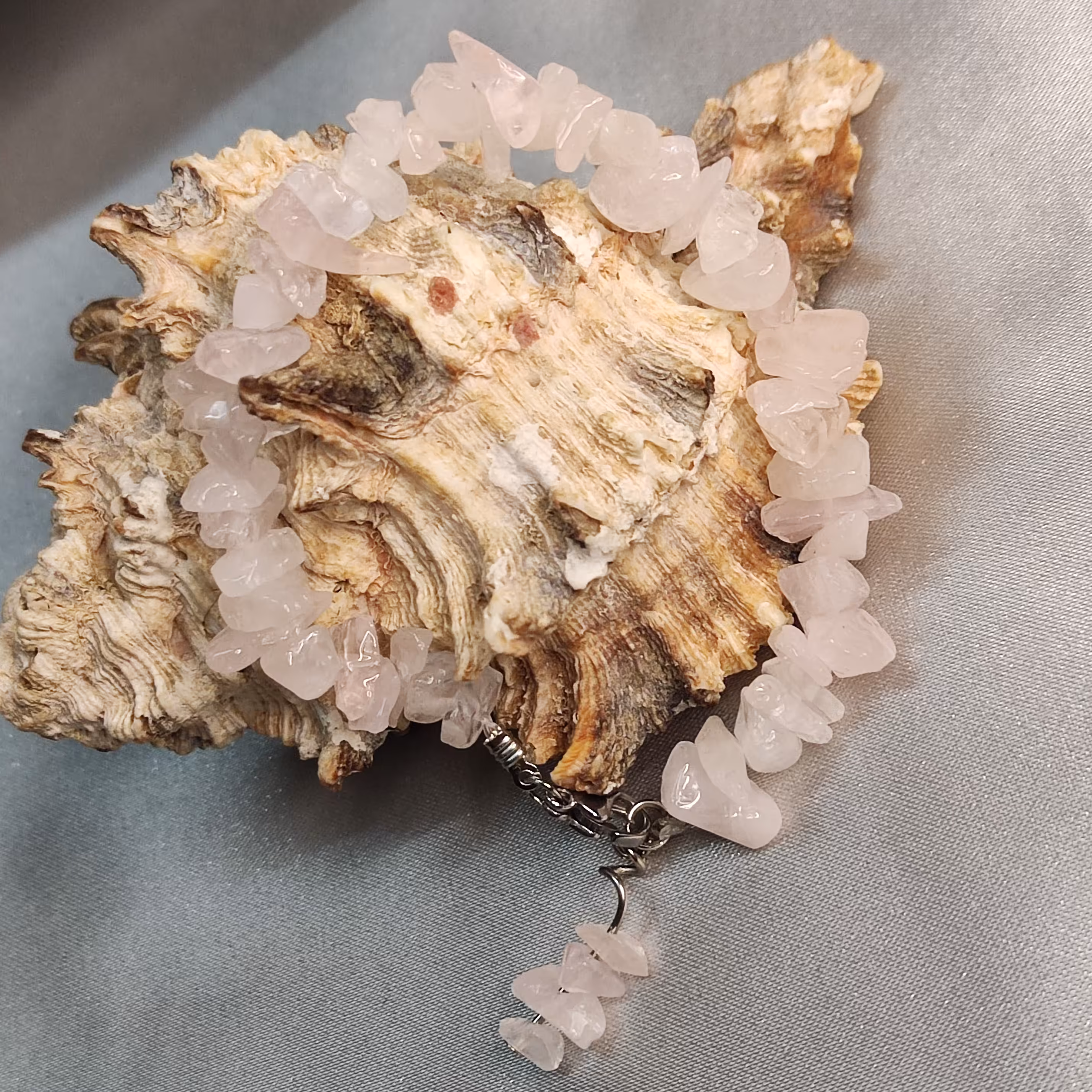 دستبند نامتظم از سنگ رزکوارتز 