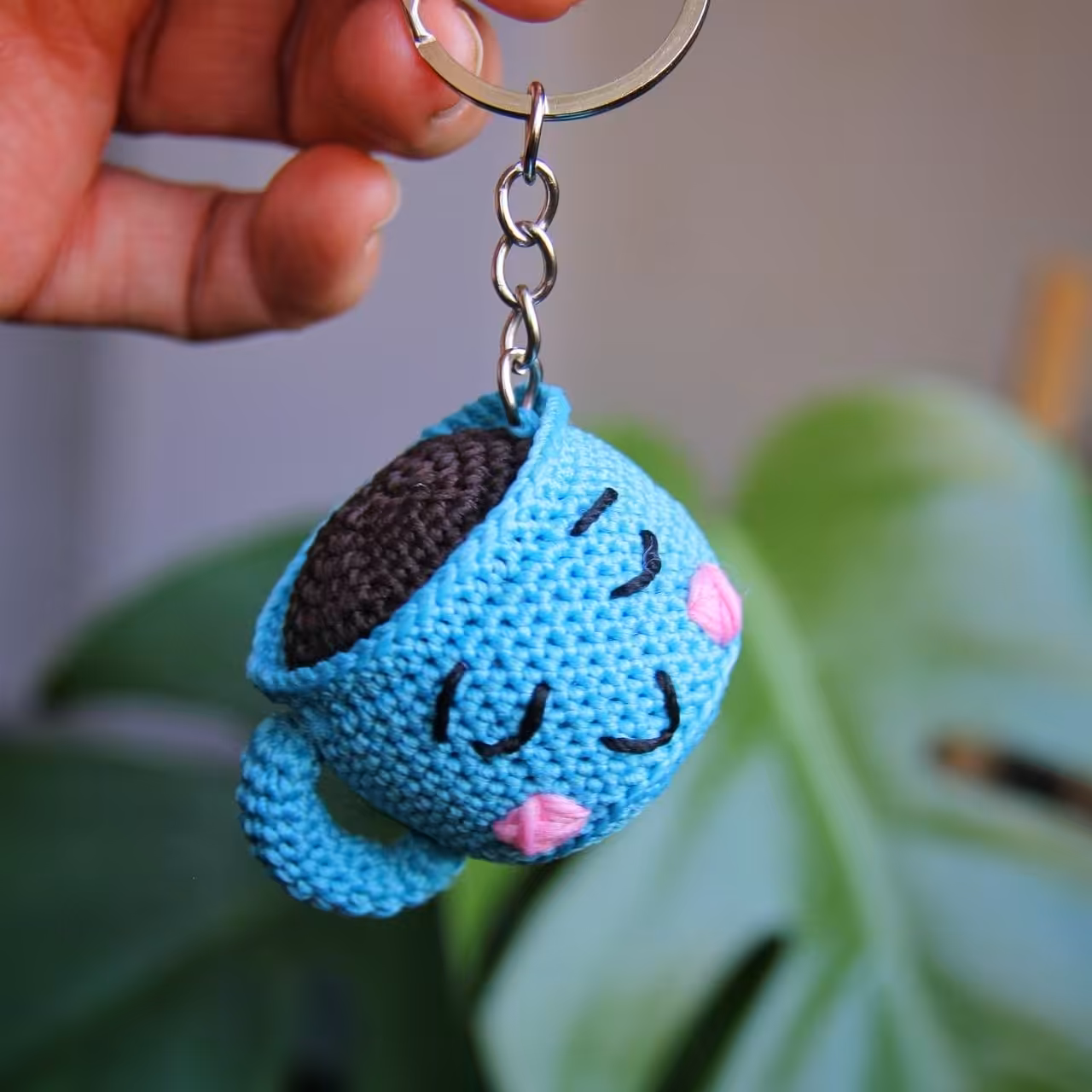 بندسوییچ - آویز کلید - فنجان قهوه - نخ مرسریزه - زیبا - قد 7 سانت - 