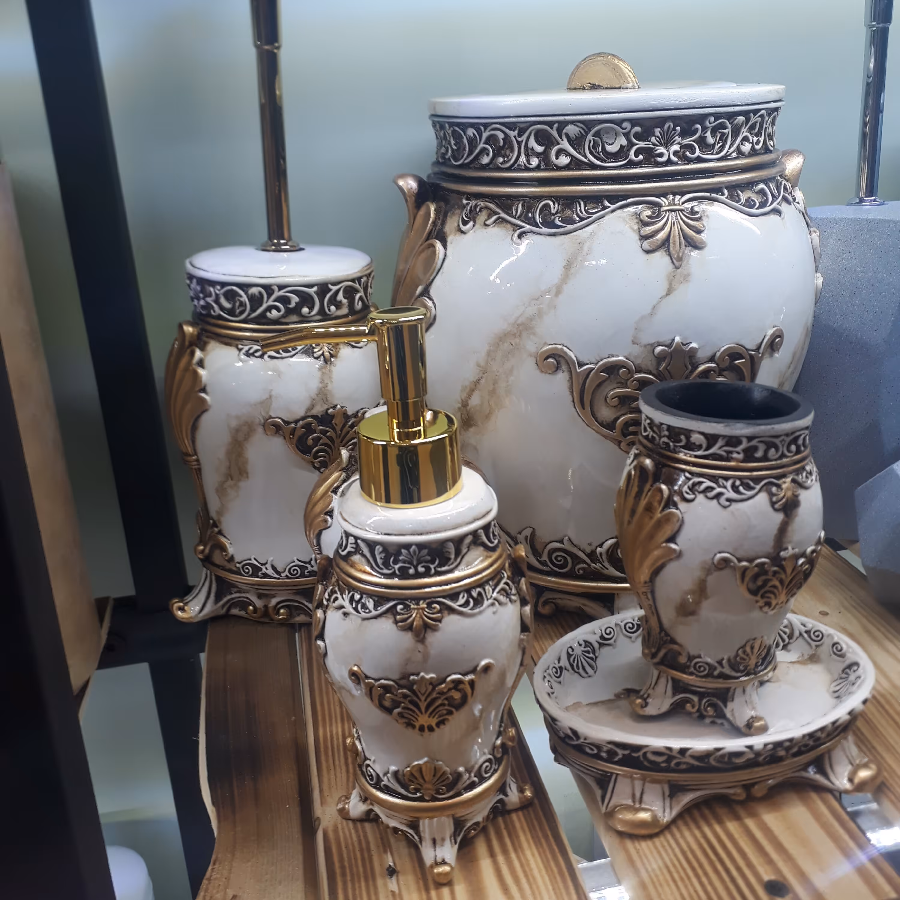 ست 6 پارچه رزین خمره ماربل سفید طلایی با جاصابونی هدیه