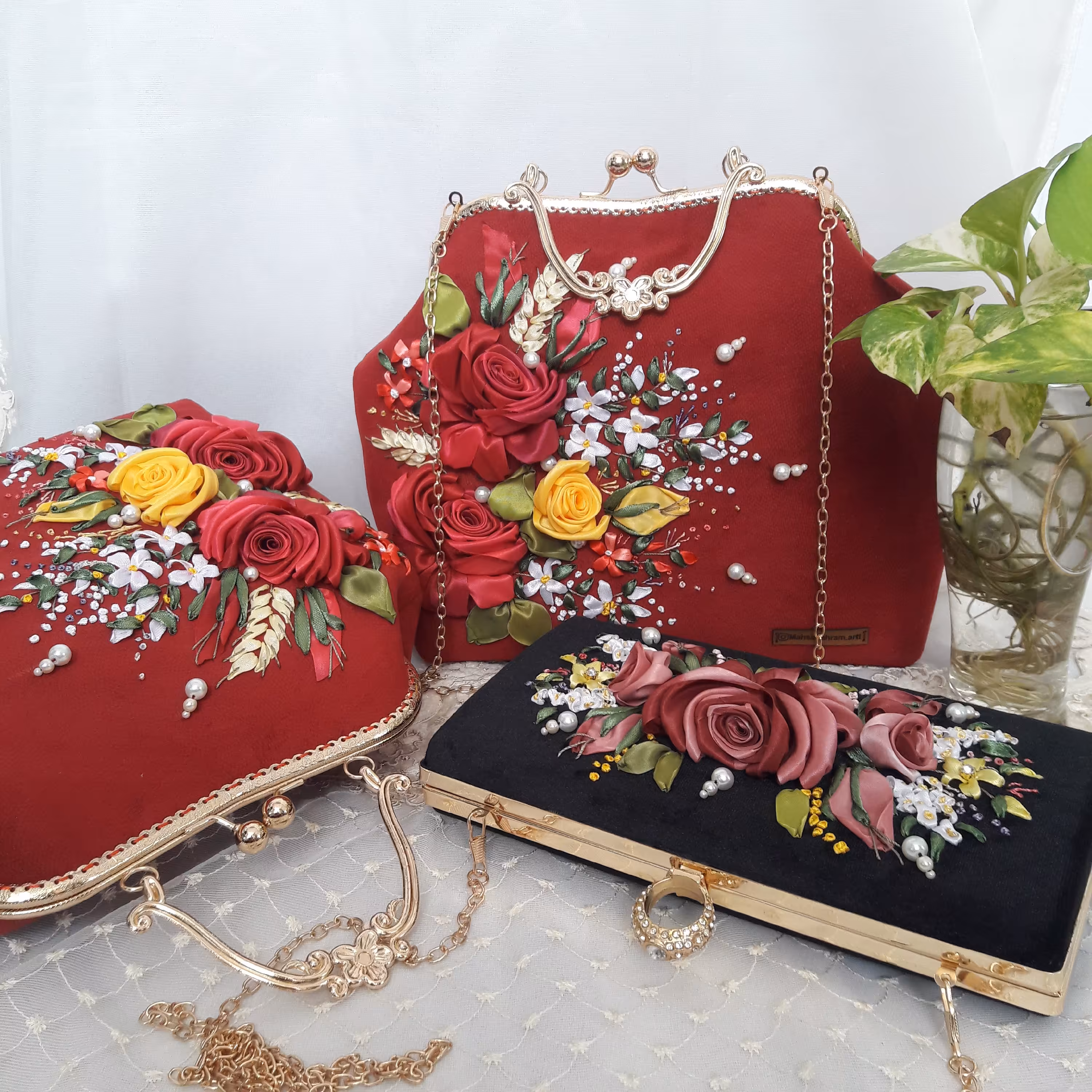 کیف دهنه فلزی مجلسی روباندوزی