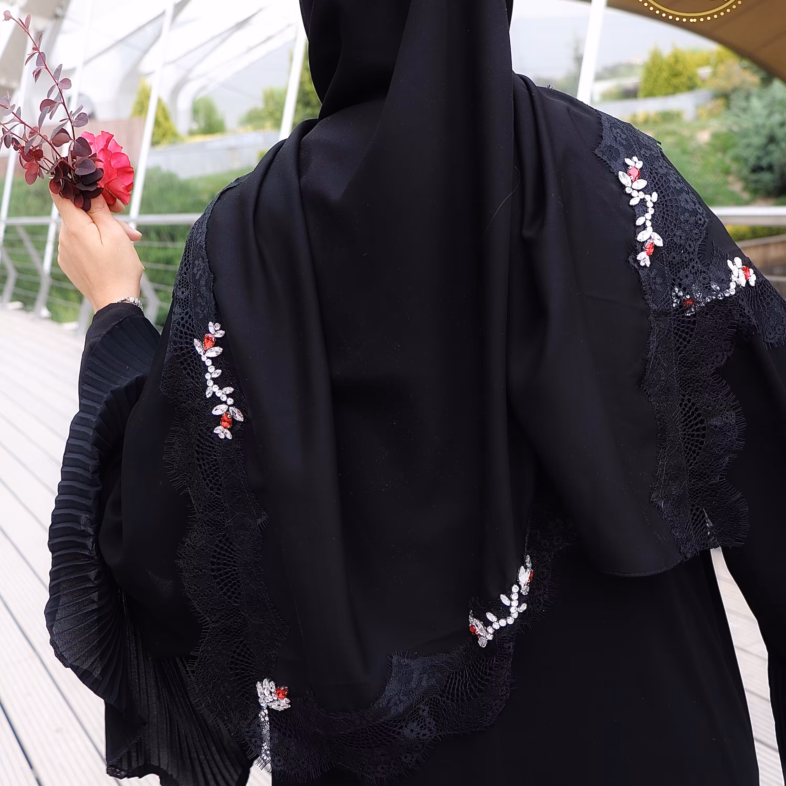 روسری مجلسی جواهردوزی طرح گلسرخ