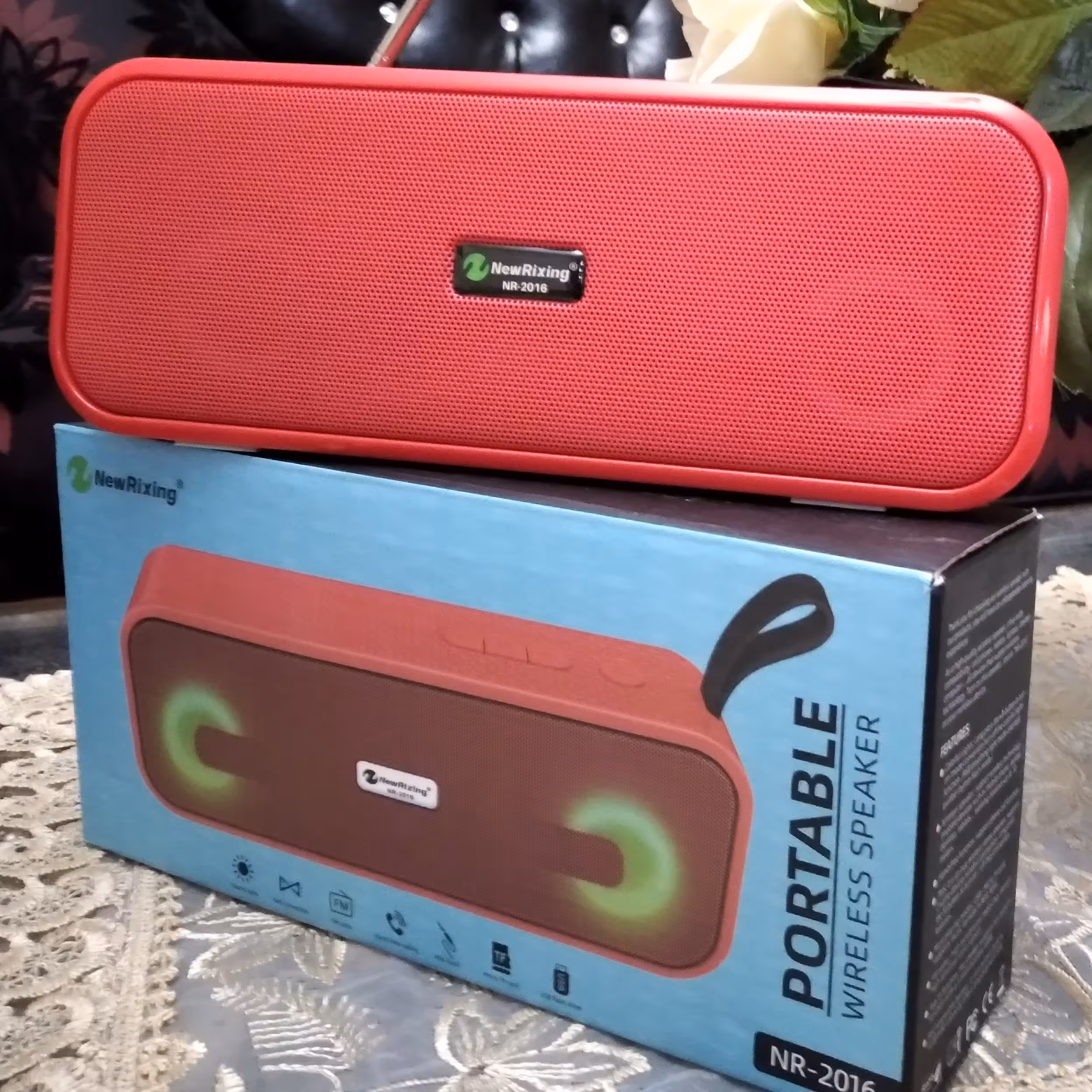 اسپیکر  قابل حمل بلوتوثی با قابلیت اتصال به کامپیوتر