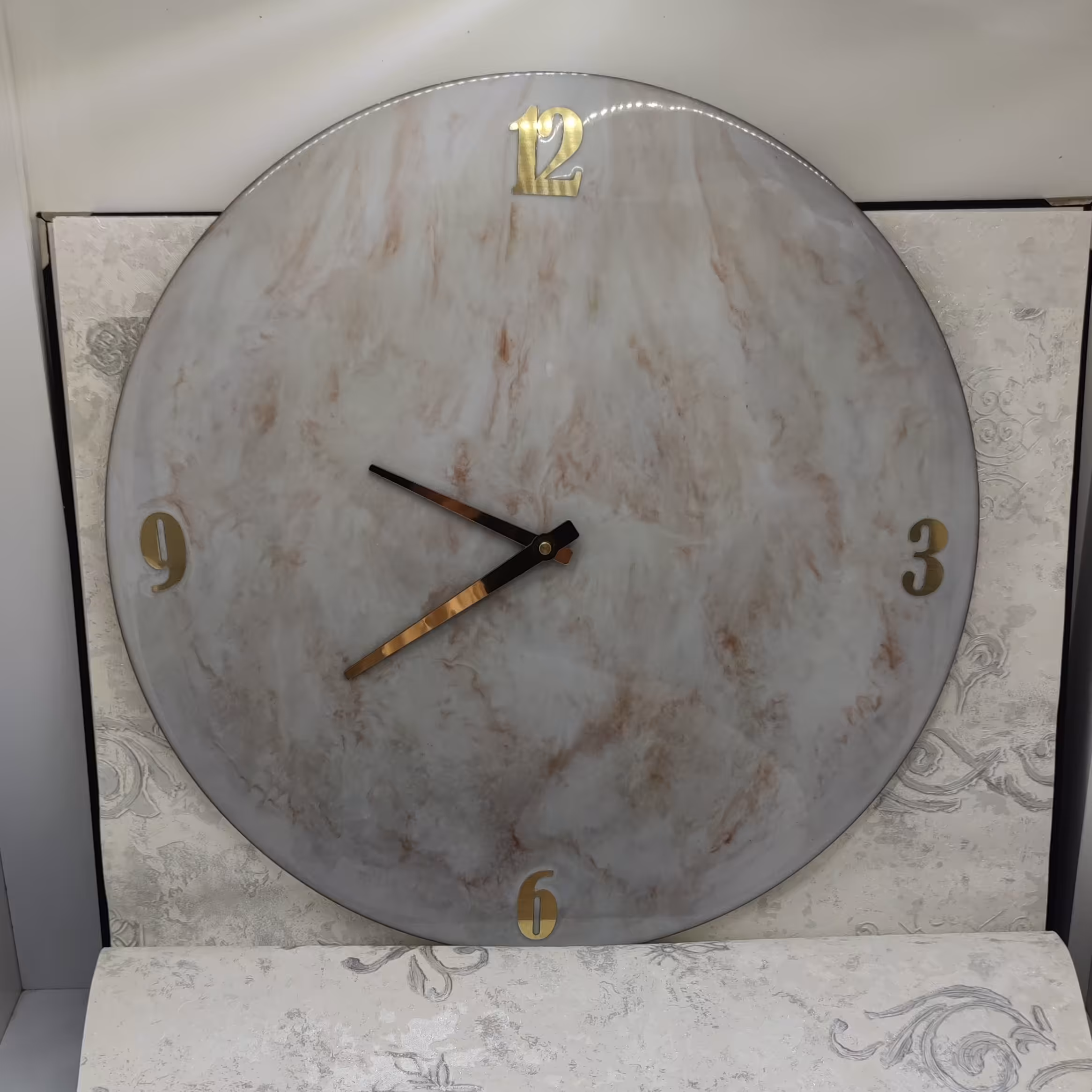 ساعت رزینی گلبه ای سفید