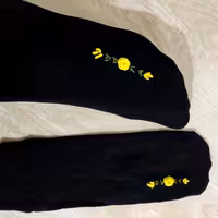 جوراب گلدوزی با دست طرح گل زرد