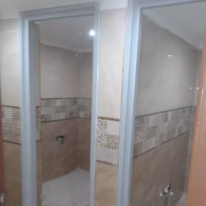 چهارچوبهای  اتاقی داخل ساختمان از جنس پی وی سی ضد آب و ضد رسوب.پس کرایه میشه .بوسیله وانت یا خاور ارسال میشه