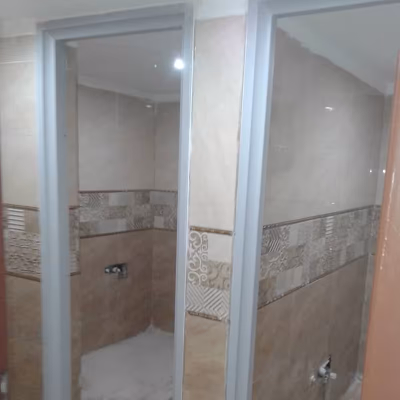 چهارچوبهای  اتاقی داخل ساختمان از جنس پی وی سی ضد آب و ضد رسوب.پس کرایه میشه .بوسیله وانت یا خاور ارسال میشه