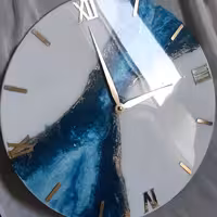 ساعت دیواری رزینی سفید و ابی45