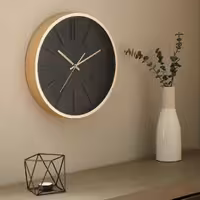 ساعت دیواری گرد سایز   37 سانتی  قاب طلایی صفحه مشکی مات