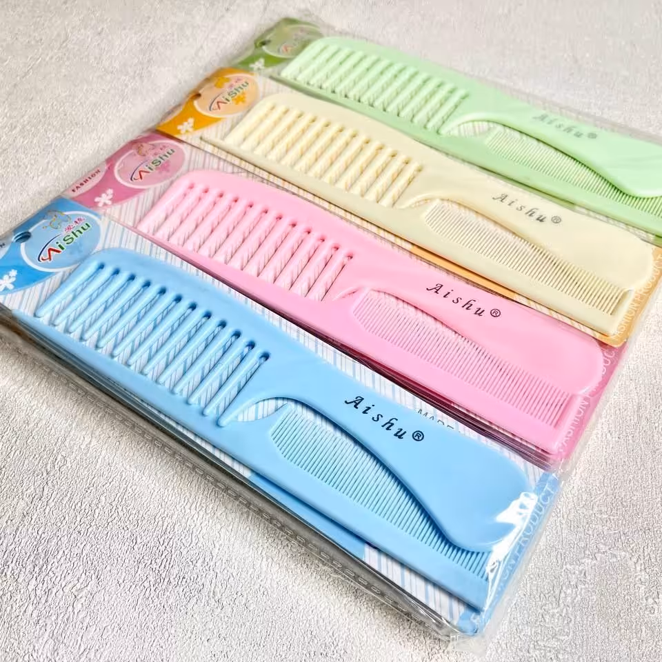 شانه پلاستیکی به صورت جفتی با رنگبندی متنوع 