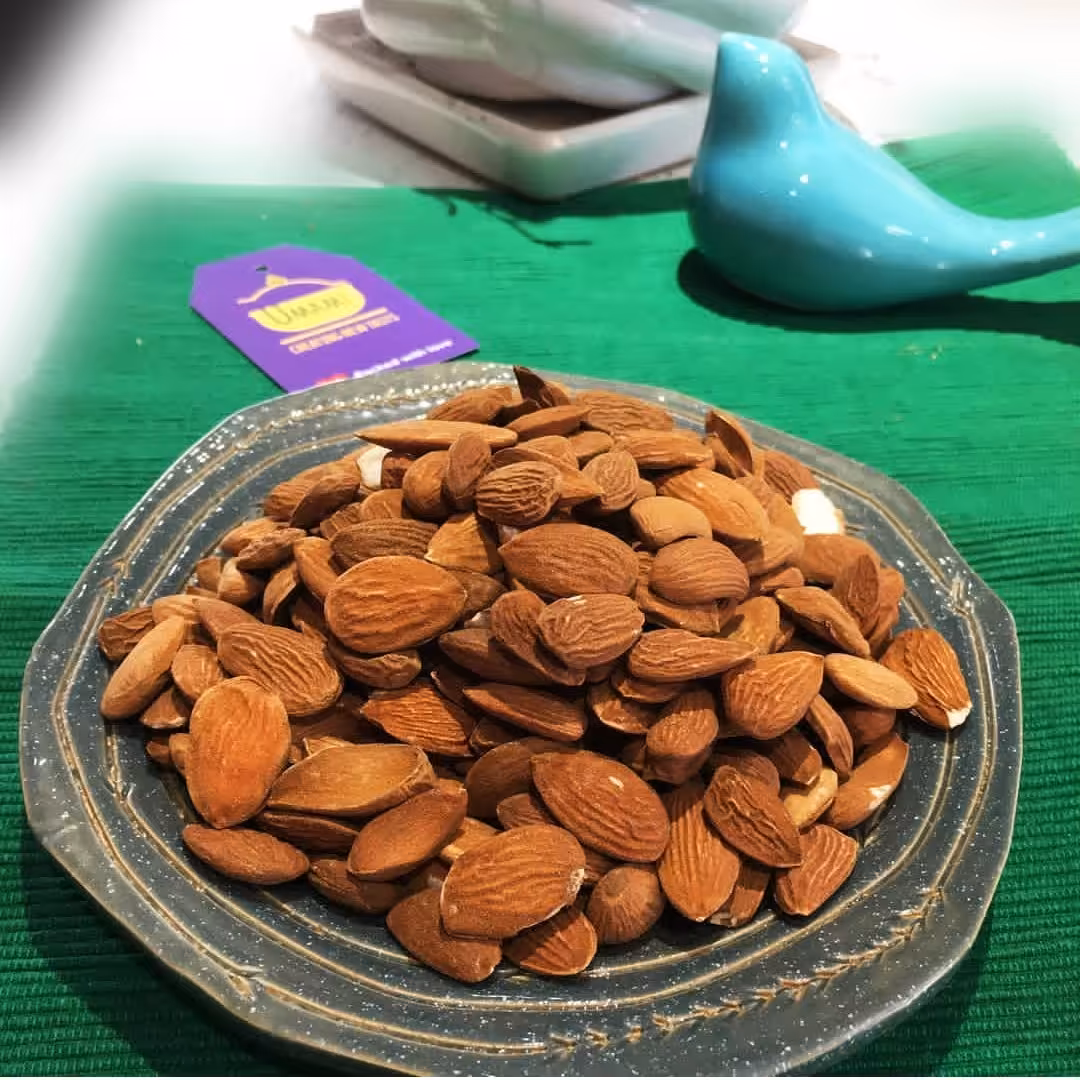 مغز خام بادام درختی ایرانی