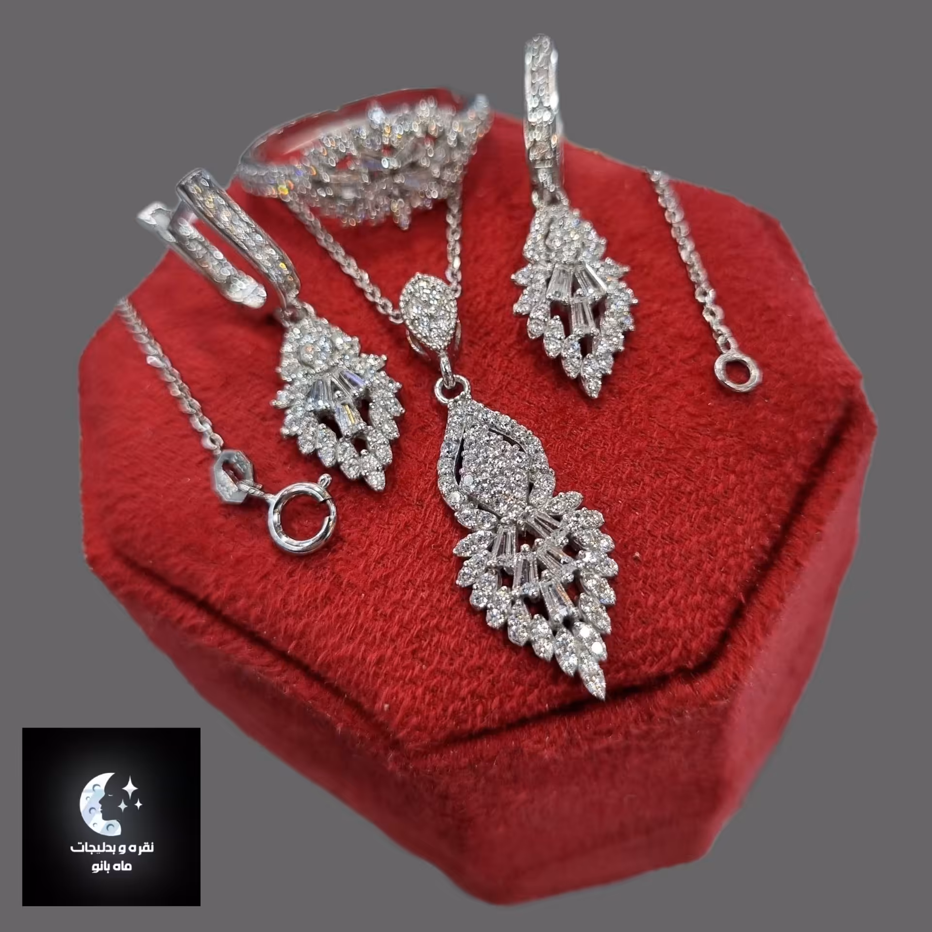 نیم ست زنانه نقره عیار 925با آبکاری طلا سفید بدون ریزش نگین زنجیر ونیزی 45سانتی