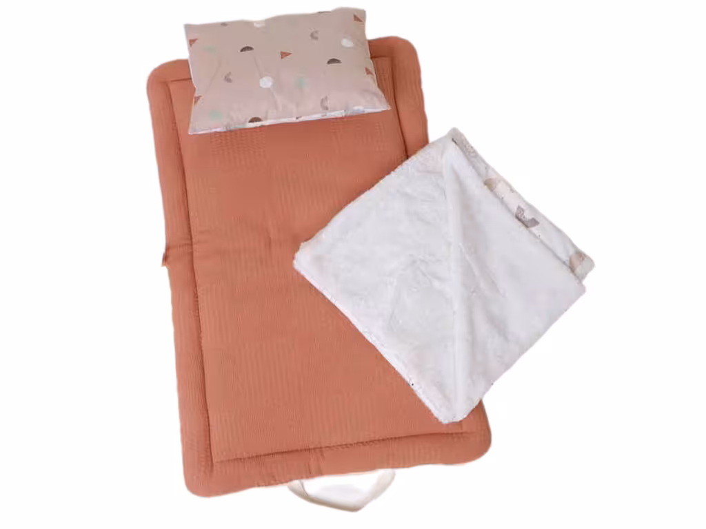 سرویس خواب دم دستی مسافرتی نوزادی مجموعه 3 عددی تشک، لحاف و بالشت با بسته بندی کیفی طرح  سیرک الا ELA