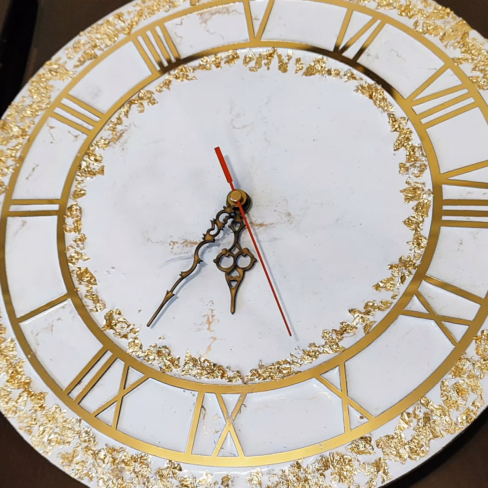 ساعت مرمر سفید با رینگ عدد یونانی