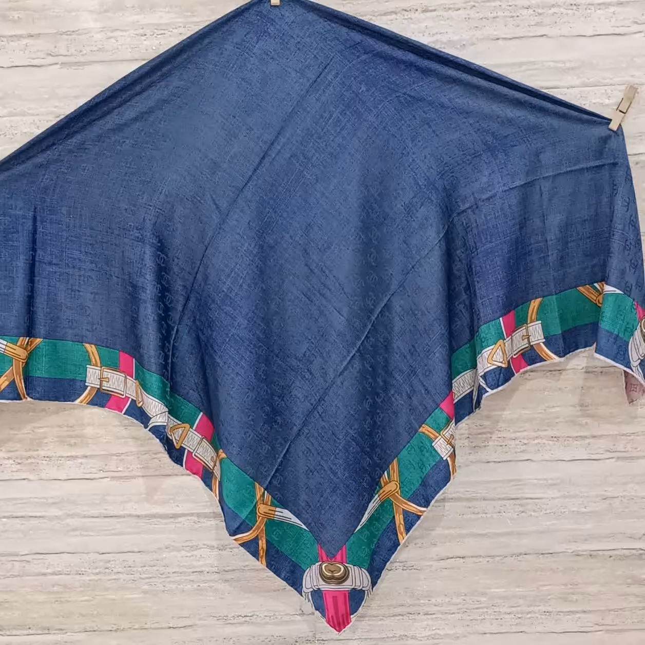 روسری دور طرح دار