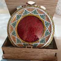 4 گرم زعفران ارگانیک سوپر نگین  قلم درشت درجه یک صادراتی در ظرف خاتم و باکس چوبی