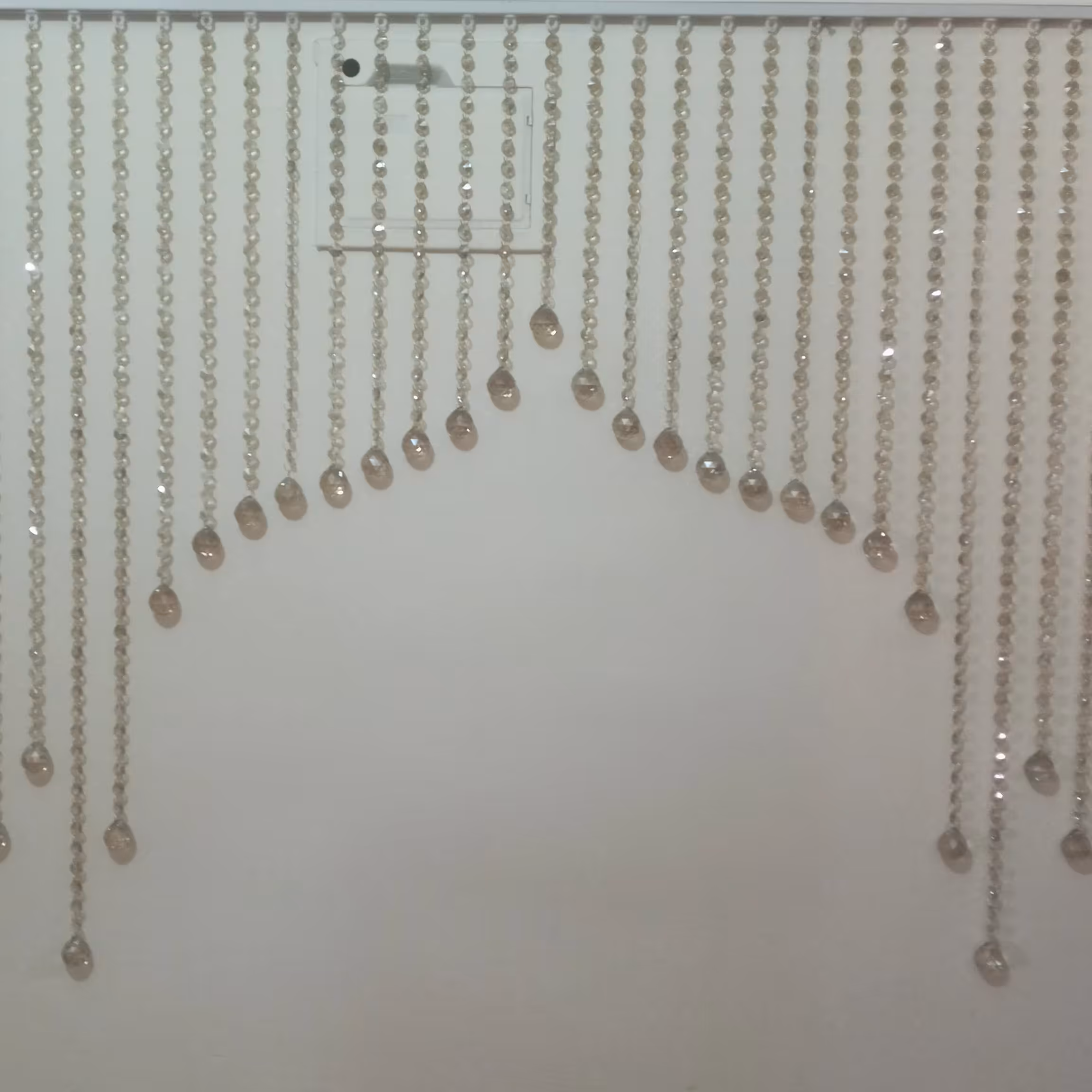 پرده کریستالی با دانه های شامپاین قیمت ذکرشده واسه یک مترمربع از پرده میباشد