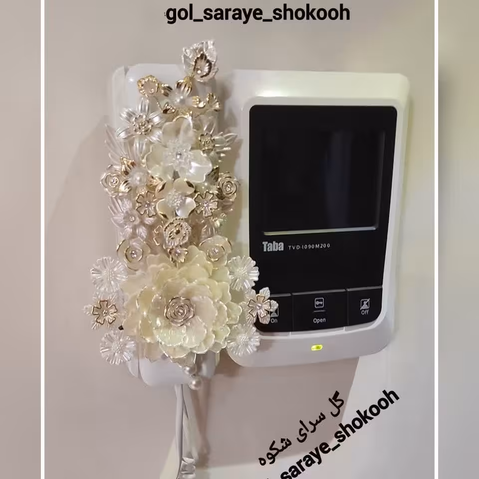 گل کریستالی مخصوص تزئین آیفون، بسیار زیبا و پرکار، رنگ صدفی و لب طلایی.