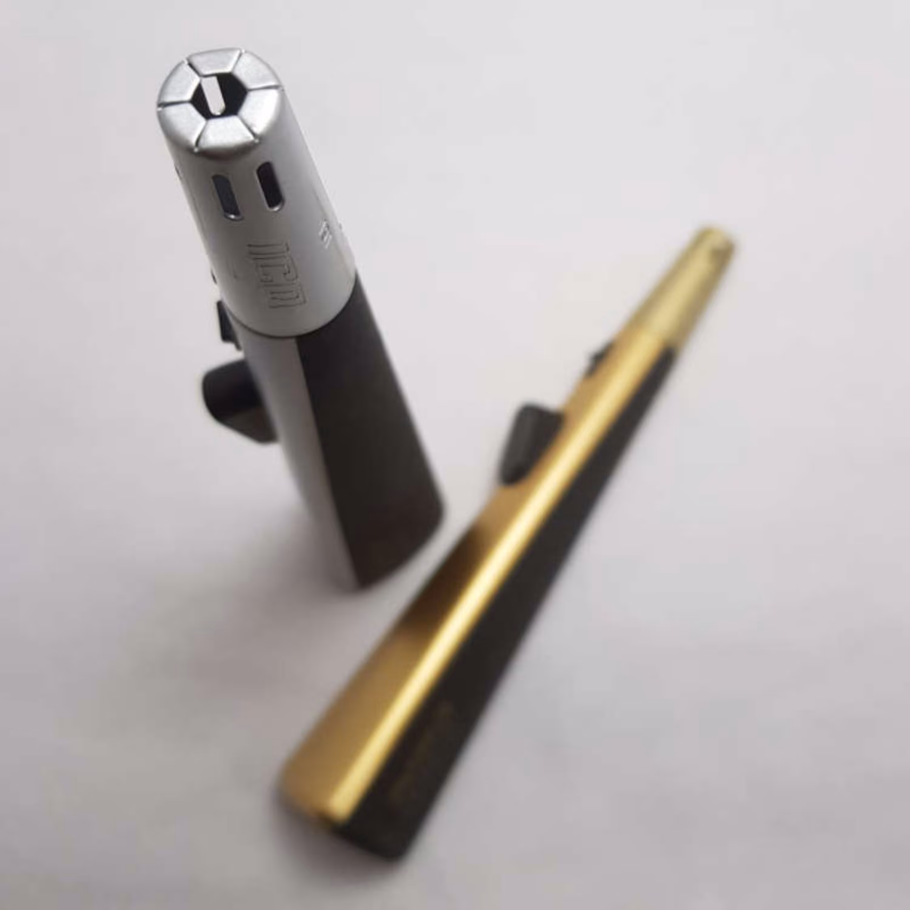 فندک ای سی کیو 3 گوش طلایی و نقره ای