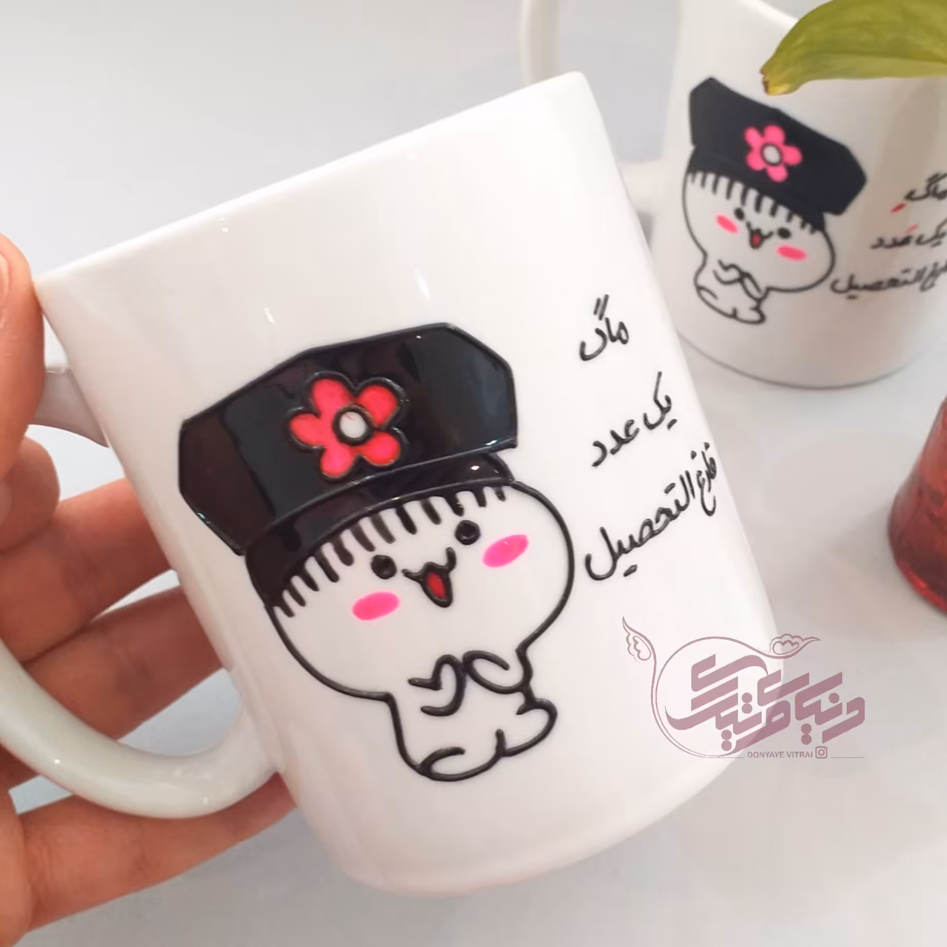 ماگ هدیه فارغ التحصیلی، لیوان ویترای، لیوان دسته دار، لیوان سرامیکی، نقش برجسته