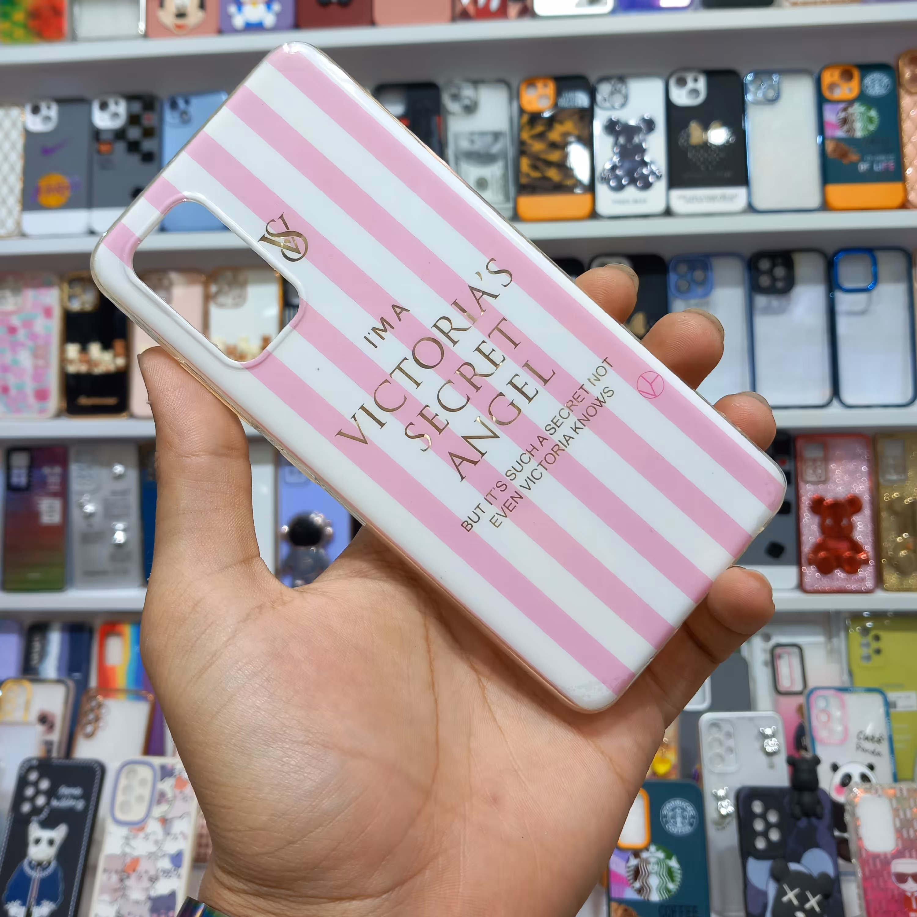 قاب طرح دار ویکتوریا سکرت A32