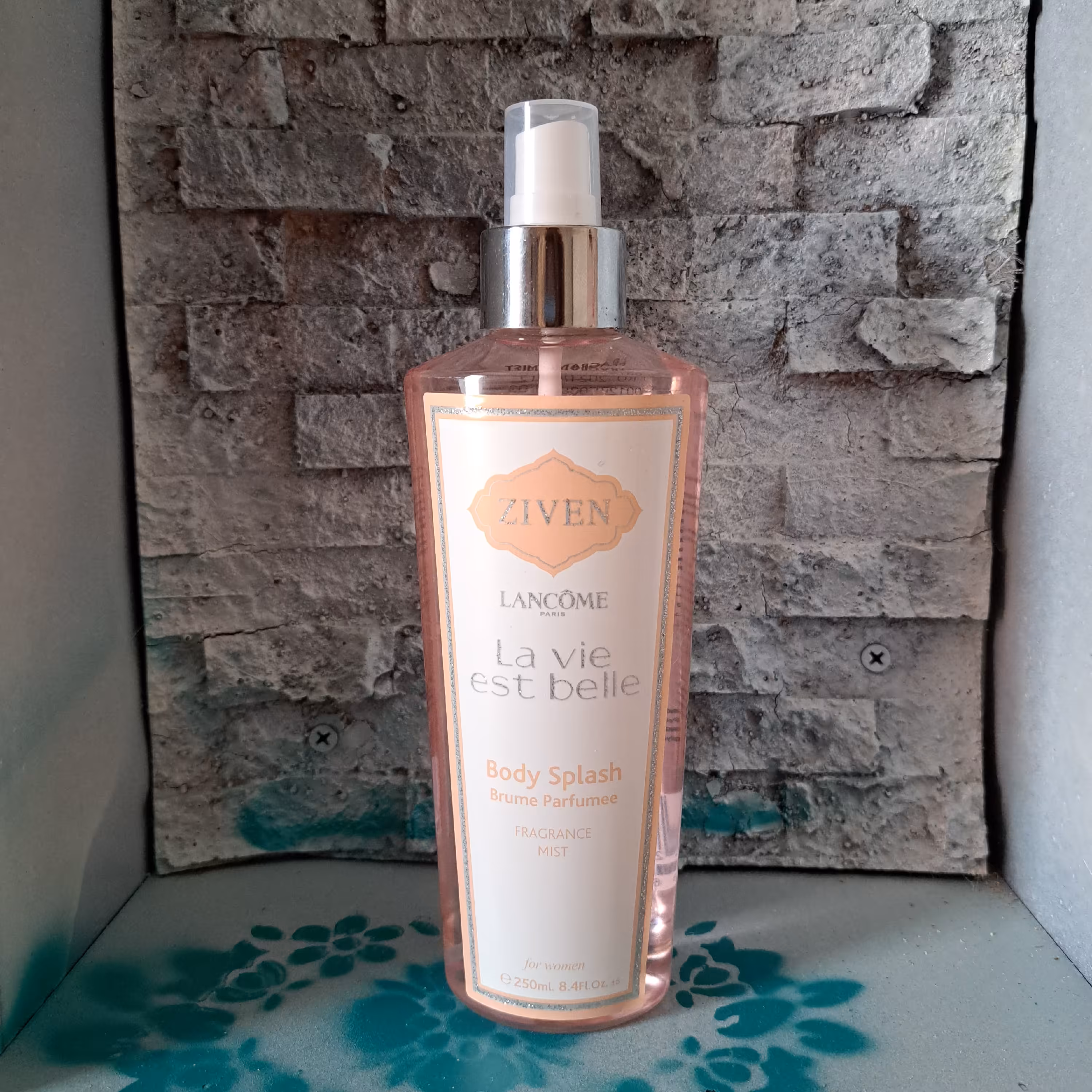 بادی اسپلش لا ویه است بله  ziven la vie est belle body splash. ماندگاری چند روزه. بسیار خوشبو. فاقد بوی الکل.