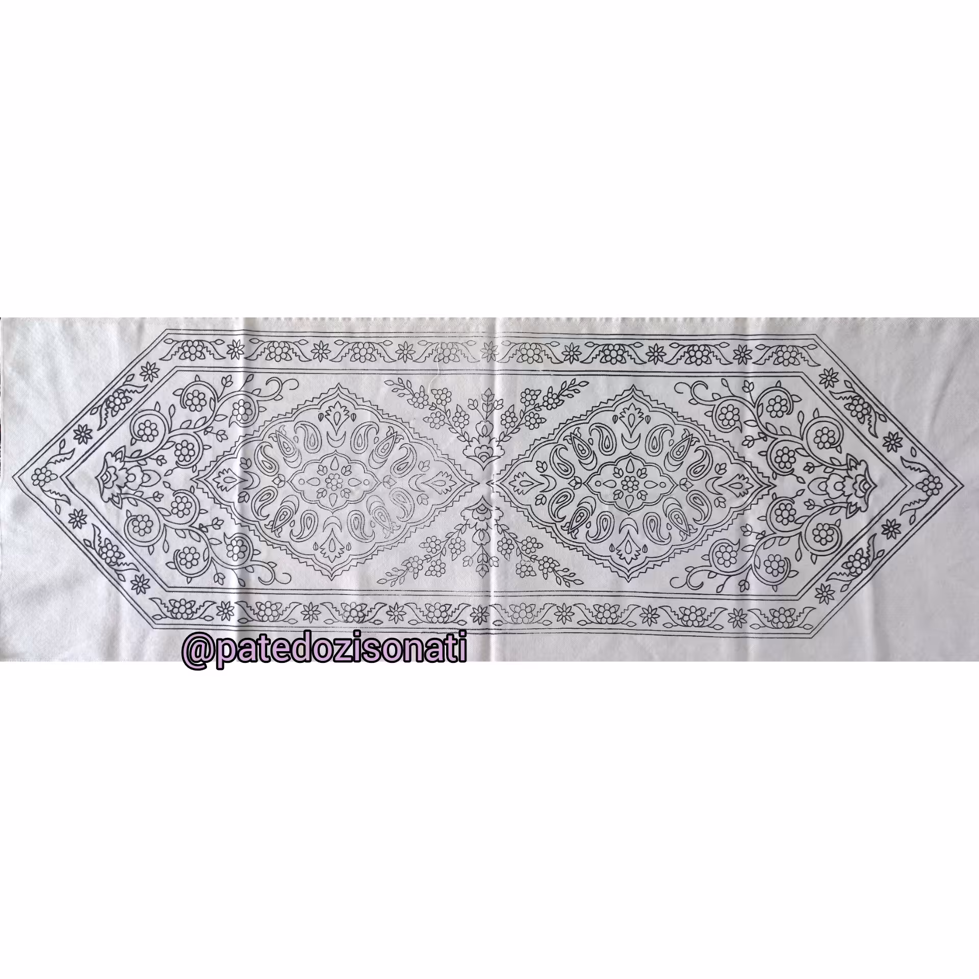 رانر خام پته دوزی، ابعاد شال 50 در 150 سانتیمتر، شال سفید تمام پشم، به همراه 8 رنگ سنتی نخ و یک عدد سوزن
