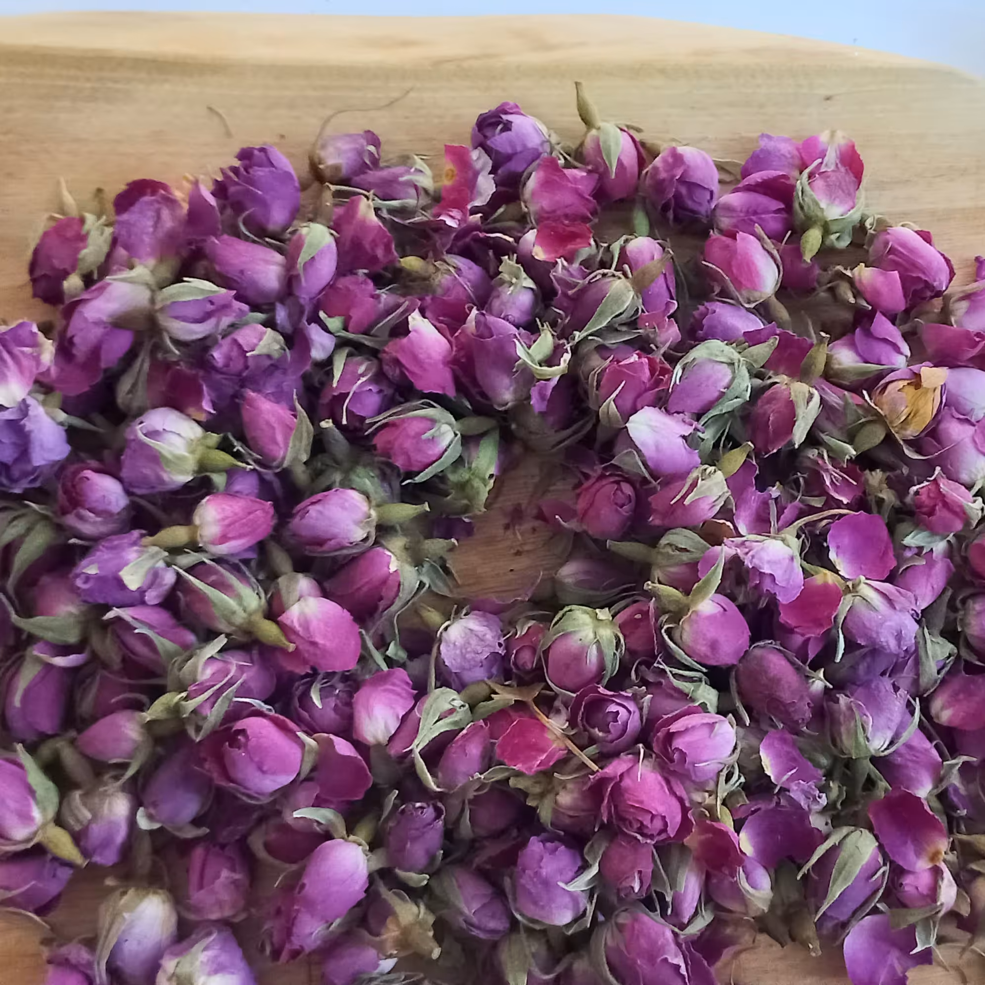 غنچه گل سرخ خوش عطر و خوش بو کاملا تمیز  70 گرمی 