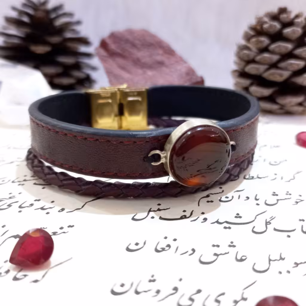 دستبند عقیق سرخ خراسان صد در صد طبیعی با قاب نقره و بند چرم