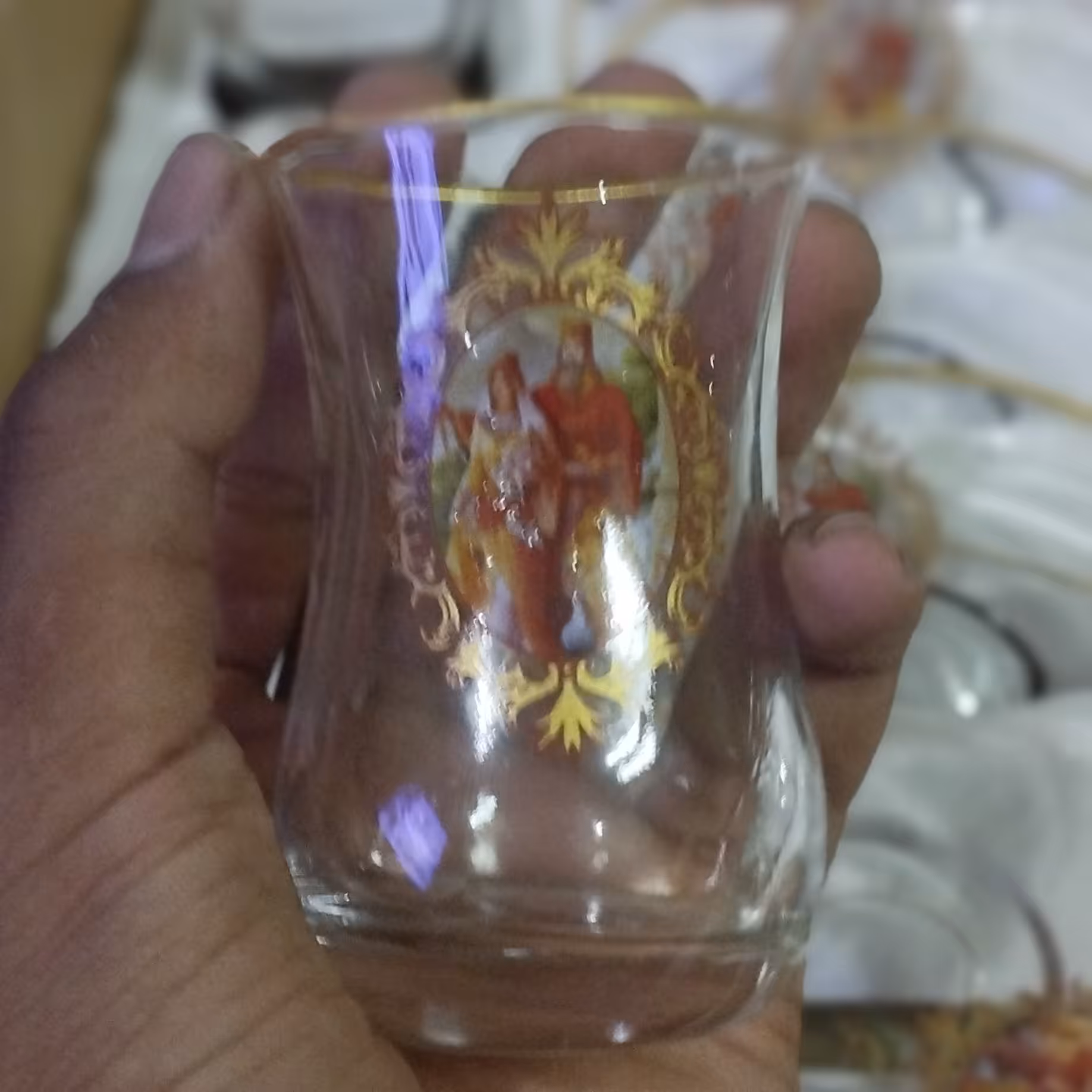 استکان و نعلبکی طرح کوروش کبیر دور طلا 6 عدد استکان و 6 عدد نعلبکی 