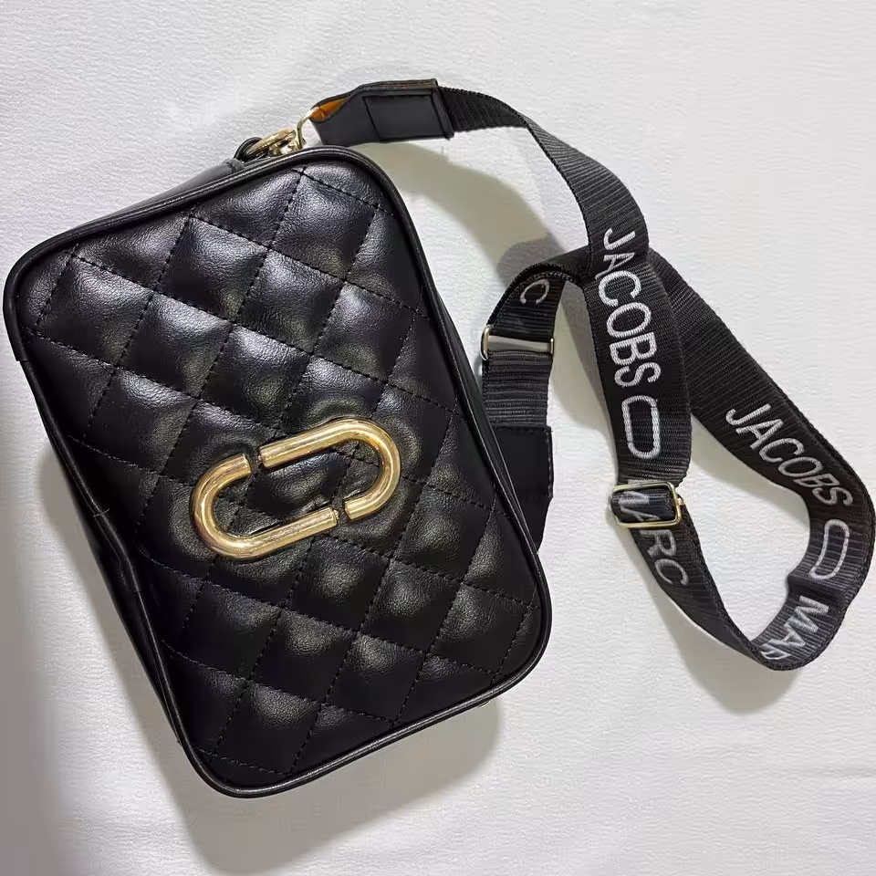 کیف مشکی کیف دخترانه کیف زنانه کیف مجلسی کیف پاسپورتی  کیف دوزیپ سبک  کیف دوجیب  بند بلند دوشی دوربینی  کیف دوربینی مشکی