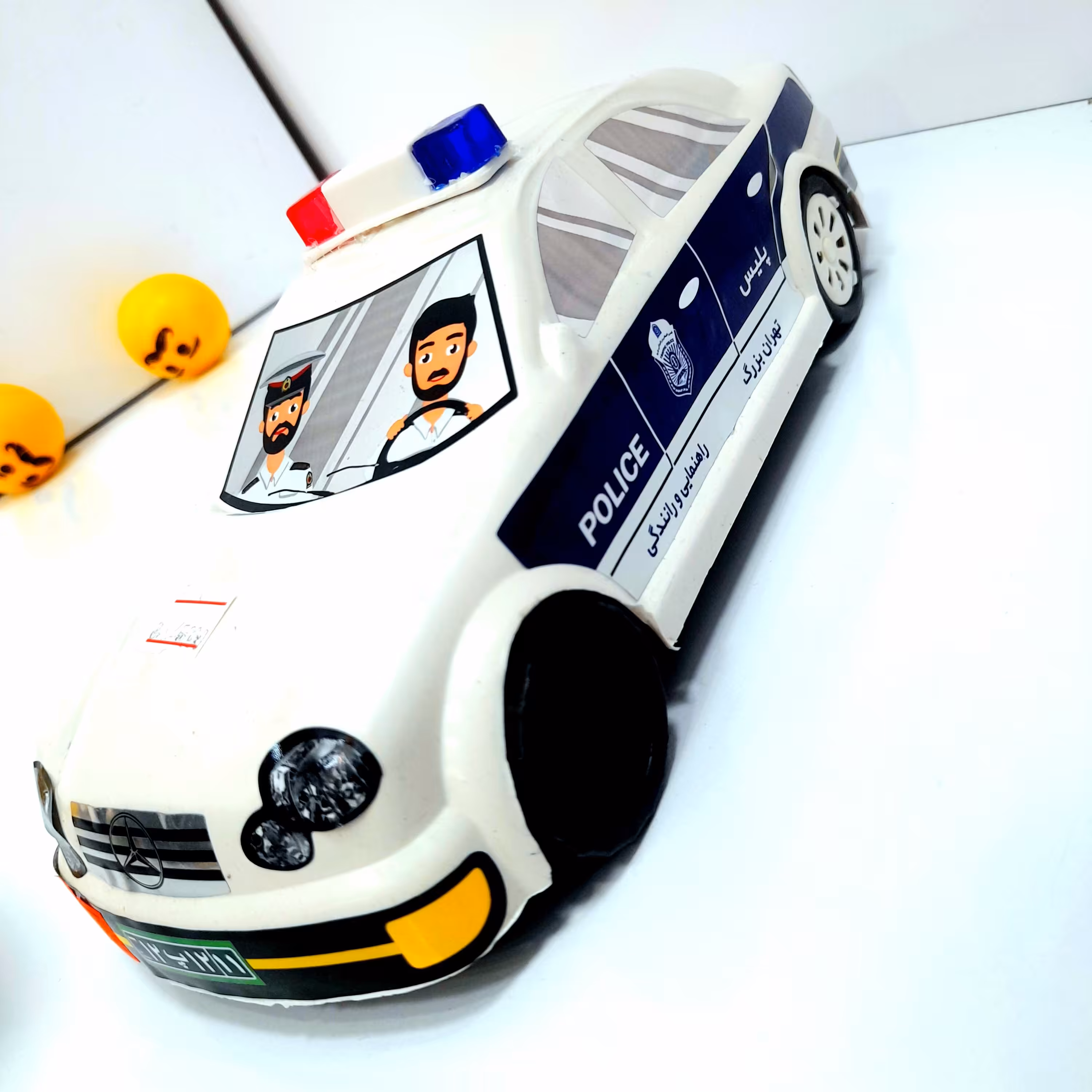 ماشین پلیس سفید