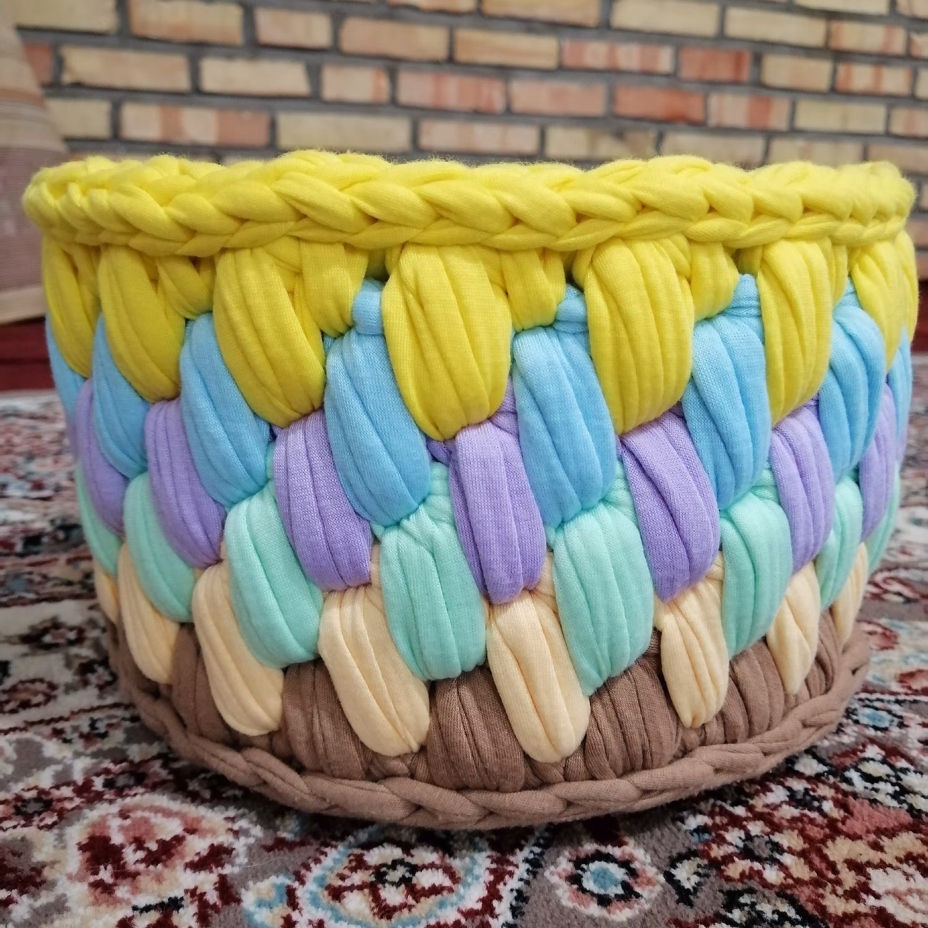 سبد تریکو بافی گرد مدل فندقی