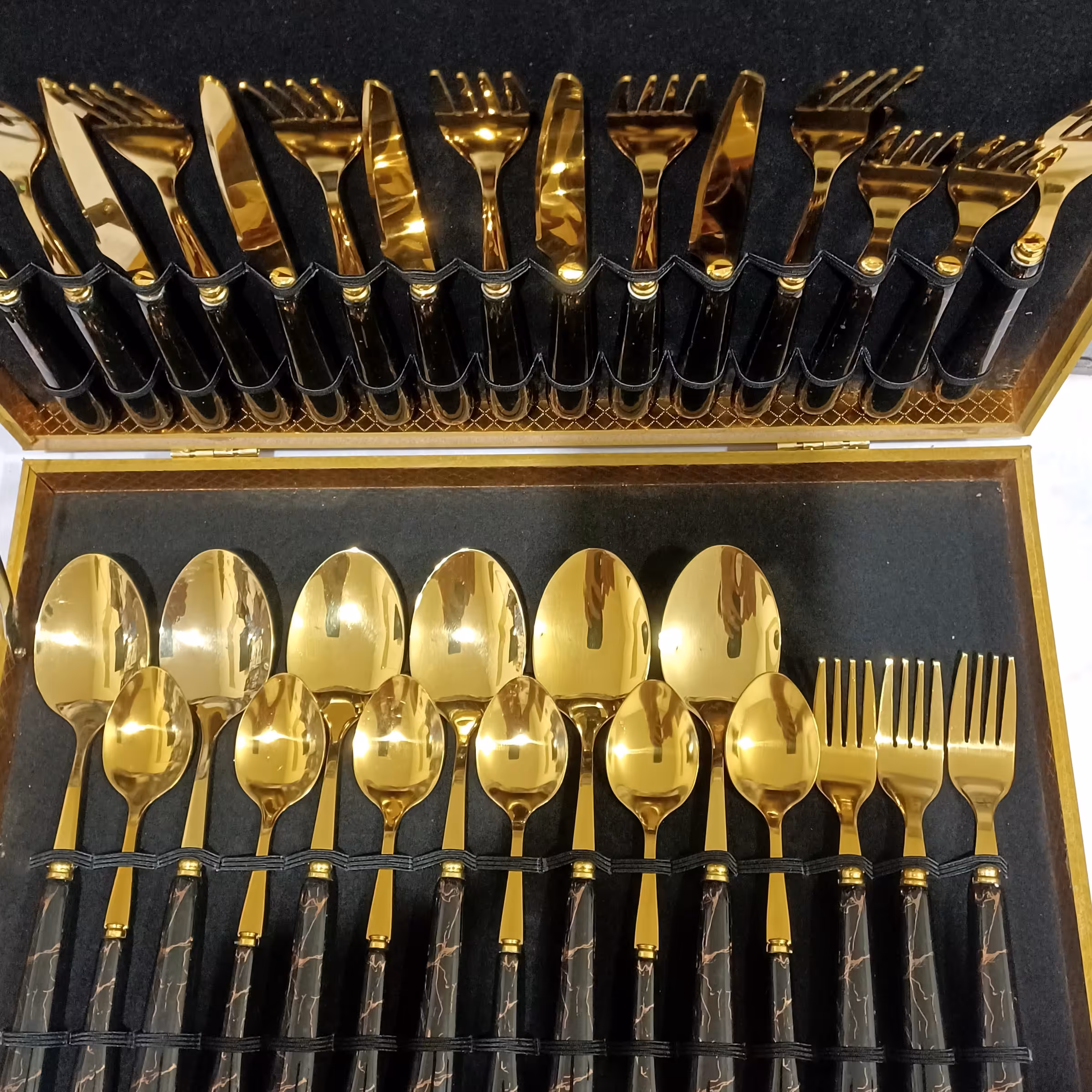 سرویس قاشق چنگال ماربل مشکی استیل ضخیم طلایی 30 پارچه