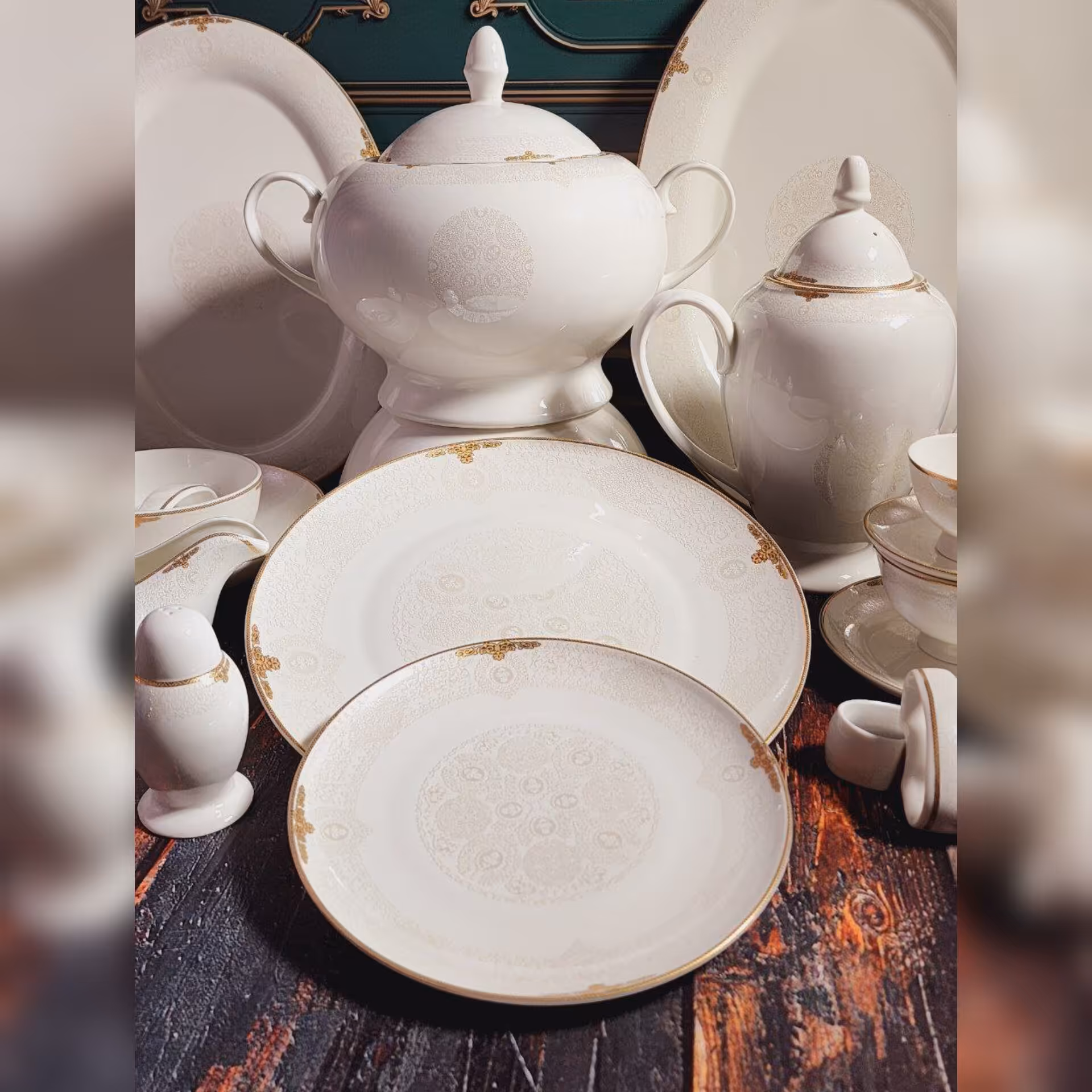 سرویس غذاخوری 18 نفره 134 پارچه بن چاینا استخوانی طرح کیارا 