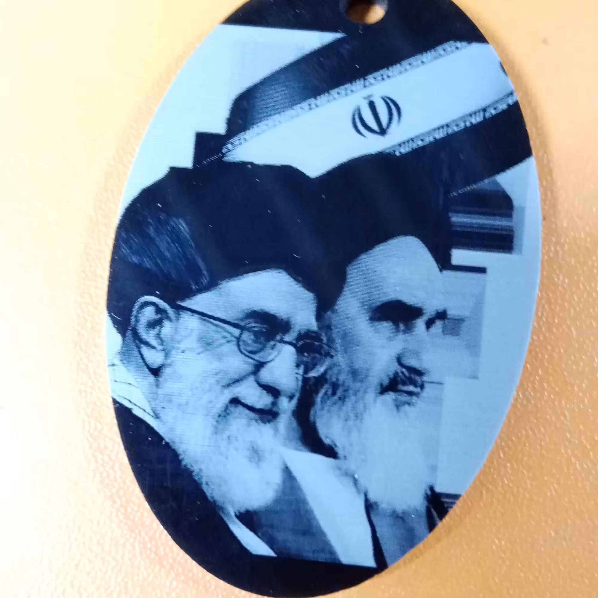 جاکلیدی شیشه ای