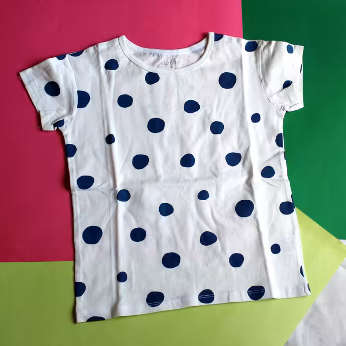 بلوز سفید اسپرت( مناسب دخترها و پسرها)  نخ پنبه کیفیت بالا وارداتی از سایز 80 تا 120 