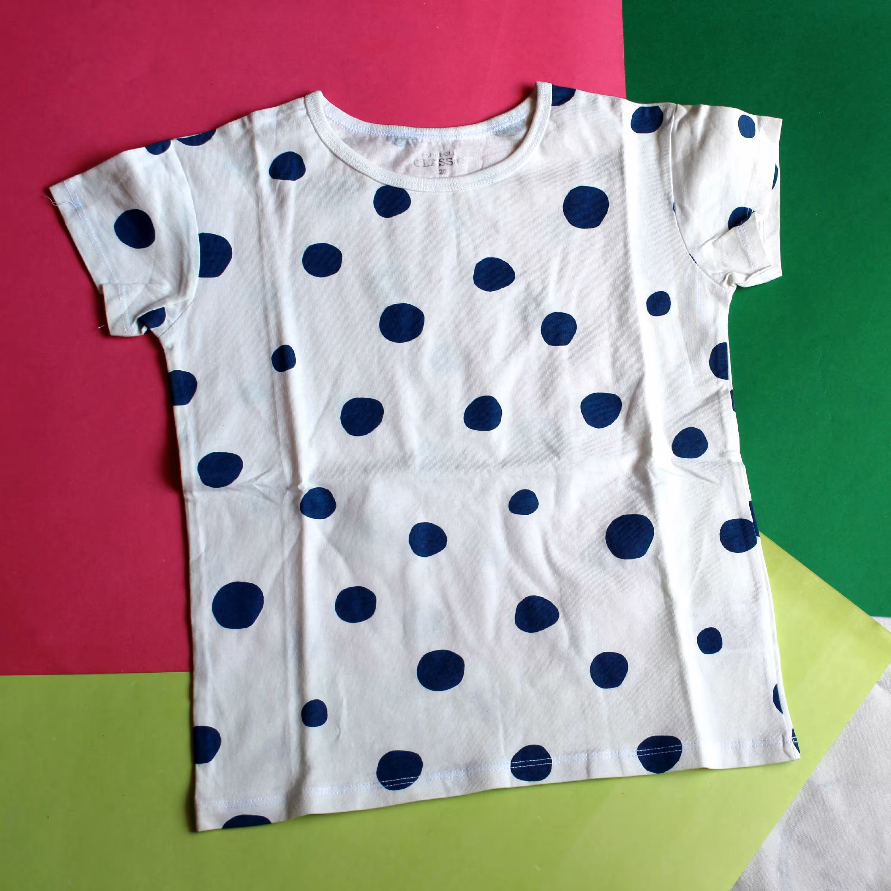 بلوز سفید اسپرت( مناسب دخترها و پسرها)  نخ پنبه کیفیت بالا وارداتی از سایز 80 تا 120