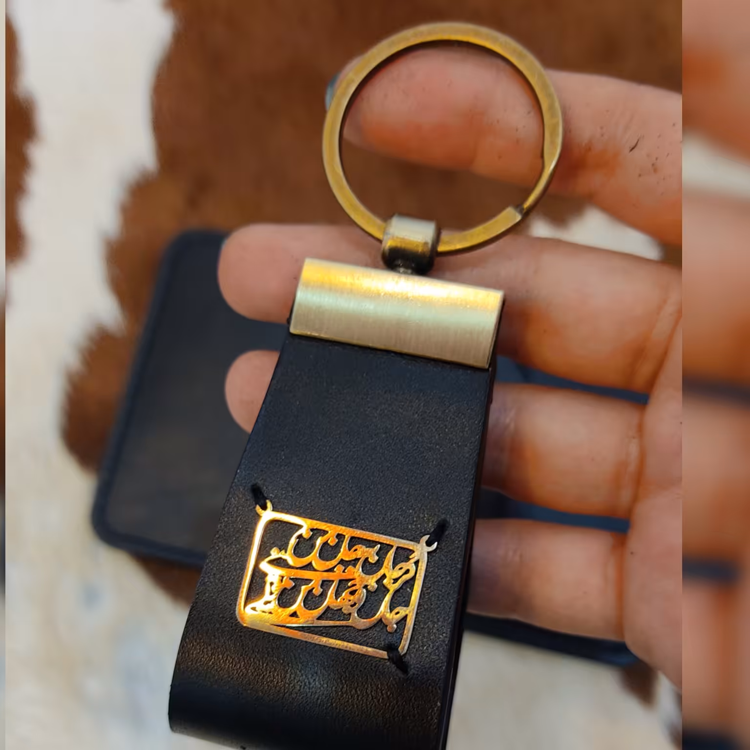 جاسوئیچی چرم