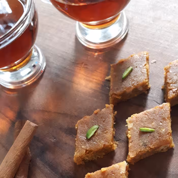 حلوای خارک و گردو تهیه شده با روغن اصیل به وزن 500گرم (ارسال تنها در تهران با پیک و به صورت پس کرایه )