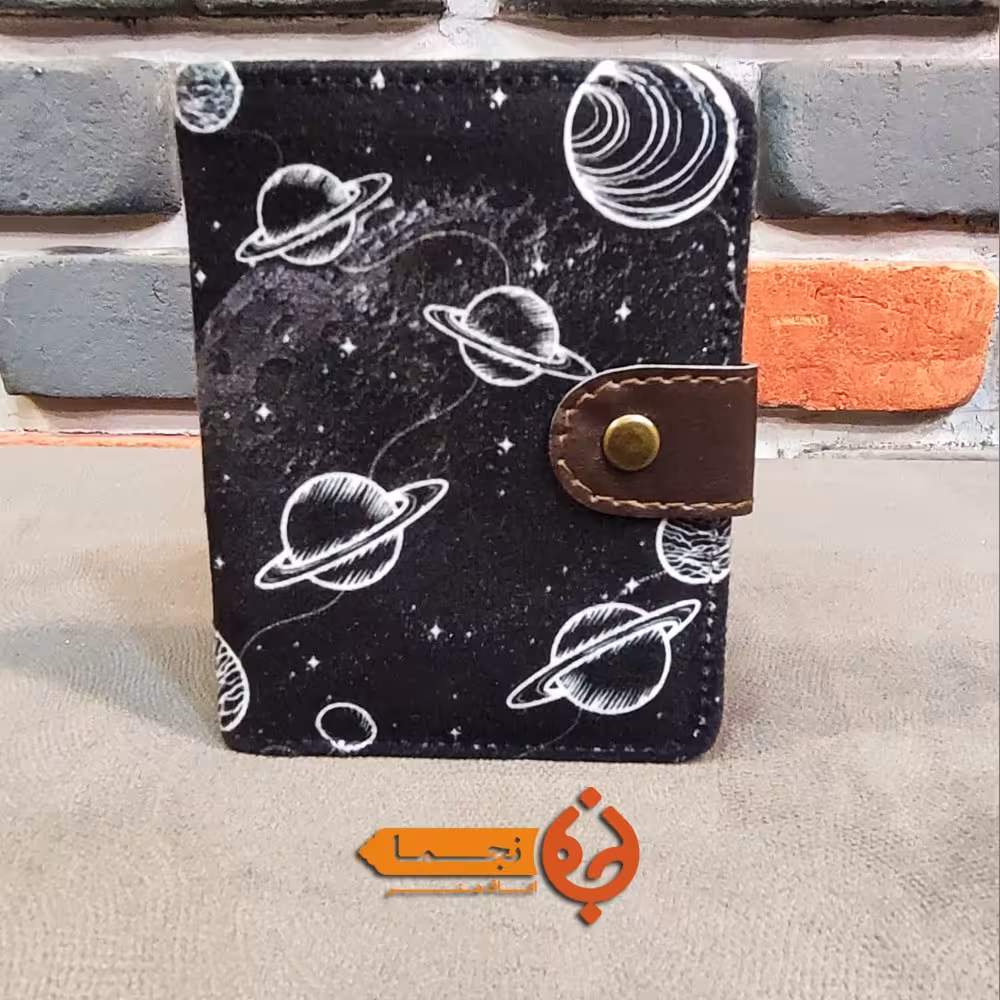 کیف پول کتی دکمه دار  طرح  کهکشان DCD26 