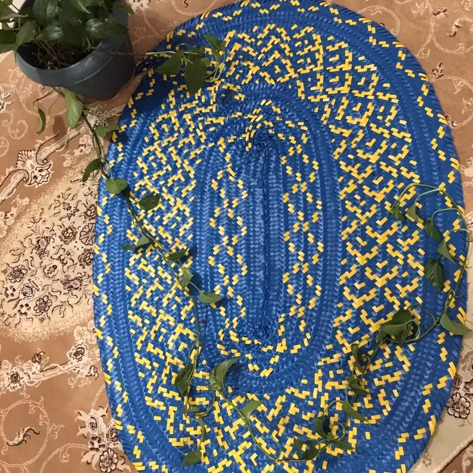 سفره بیضی تسمه پلاستیکی .  قابل اجرا بصورت گرد و بیضی .در رنگ و اندازه و طرح دلخواه شما .سفارش بصورت تک و عمده(پس کرایه)