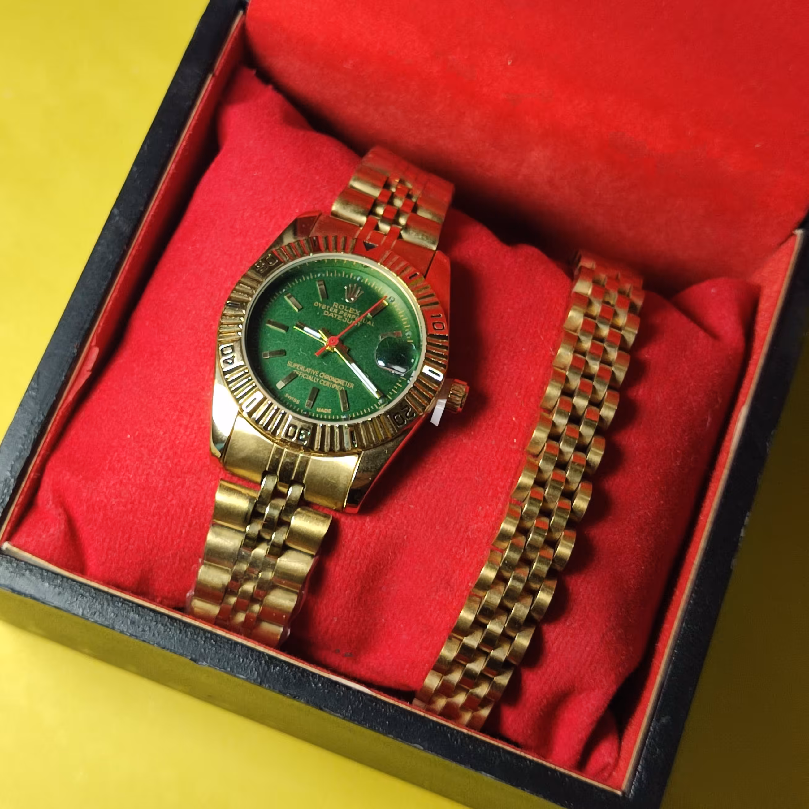 ساعت و دستبند اصلی رولکس زنانه دارای روز شمار  با ضمانت 2 ساله رنگ ثابت