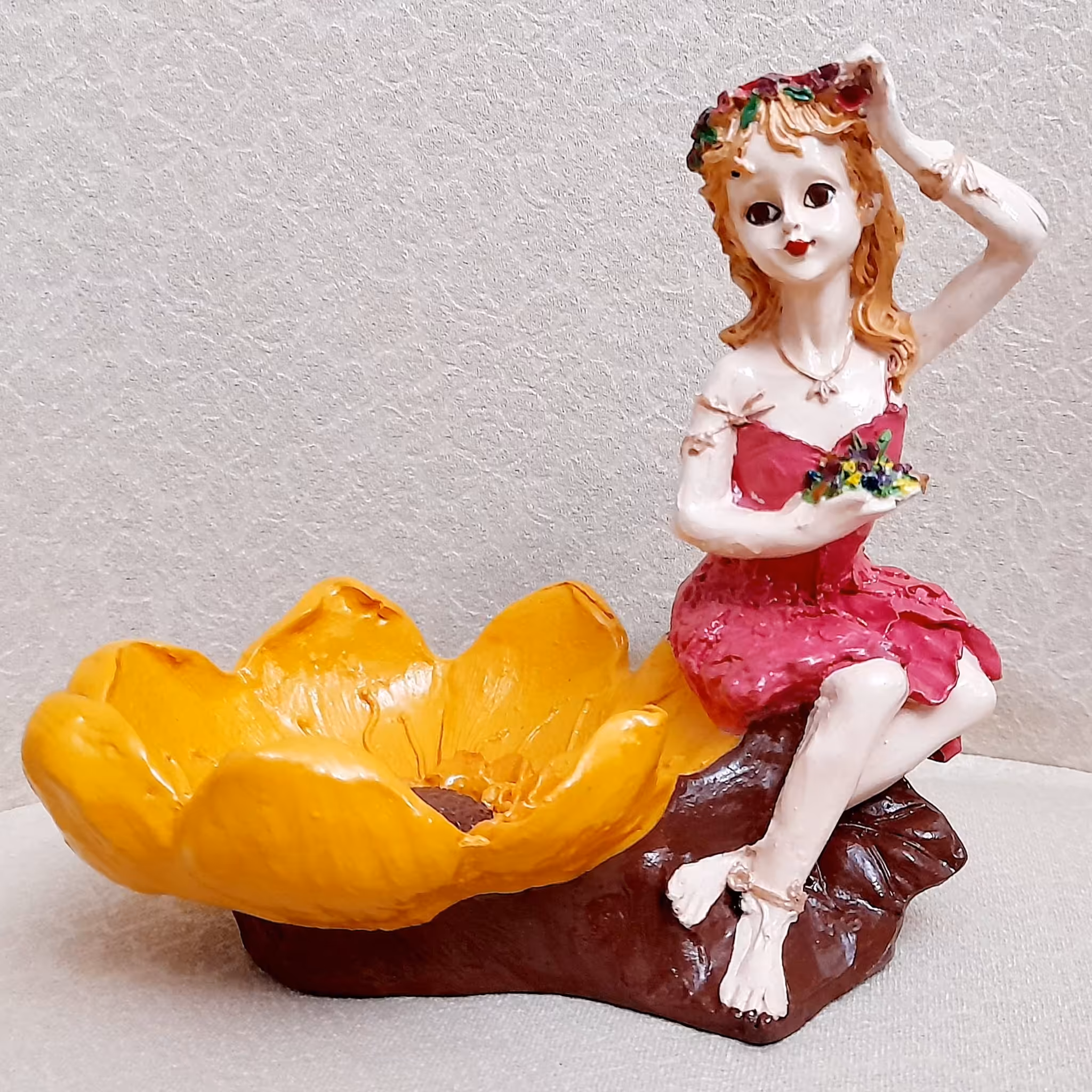 ظرف دکوری پری گُل ها ضد اب و رنگ ثابت مناسب کادو هدیه اکسسوری بدلیجات زیورالات تزئینی مجسمه از غرفه فدک فاطمه کاظمی