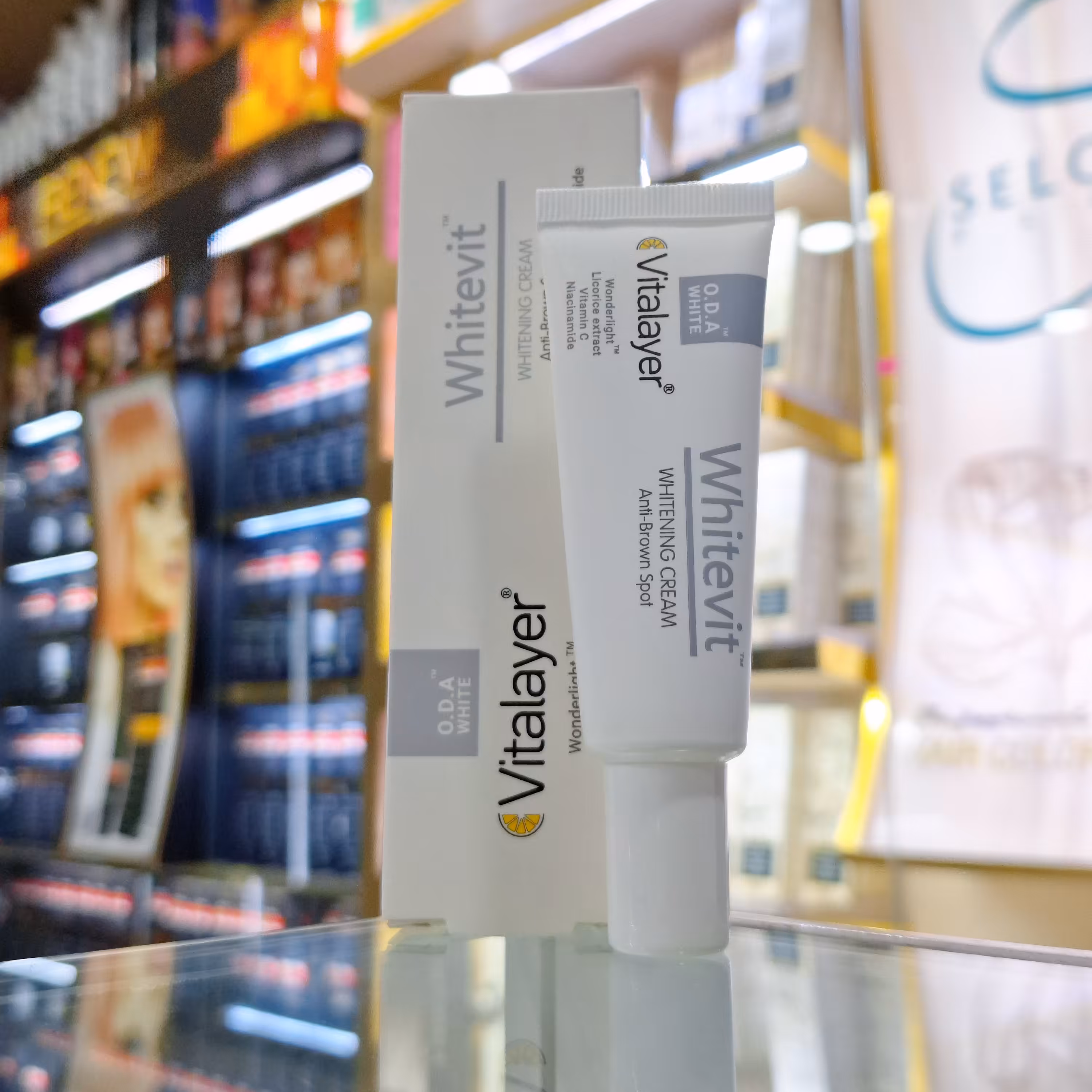 کرم روشن کننده ویتالیر مدل Whitevit حجم 30 میلی لیتر