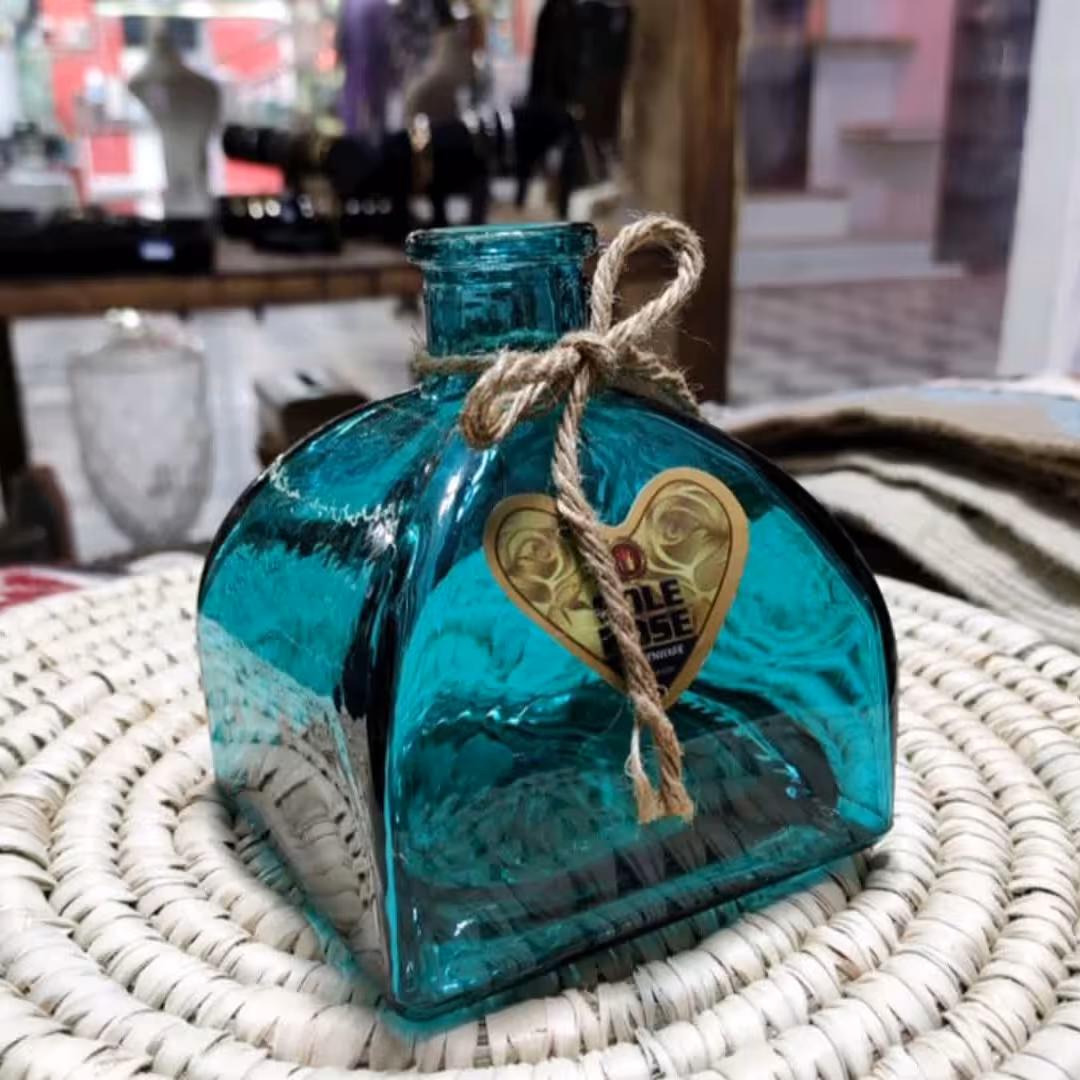 گلدان شیشه ای رنگی(کف مربع) سایز بزرگ لطفا قبل از سفارش موجودی بگیرید 