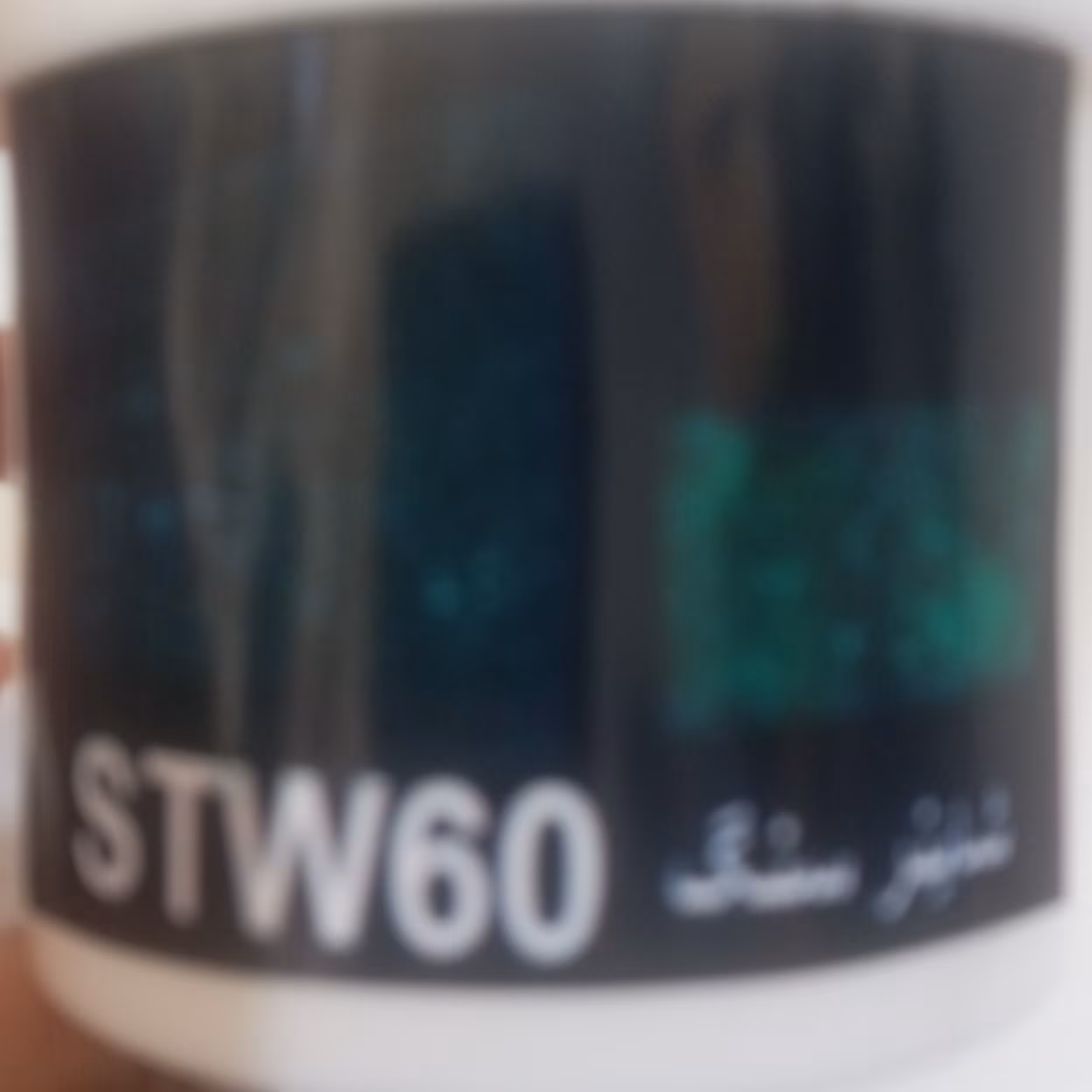 رنگ شب تاب سنگ سبز در روز نور جذب میکند و در تاریکی کمی شب تاب است