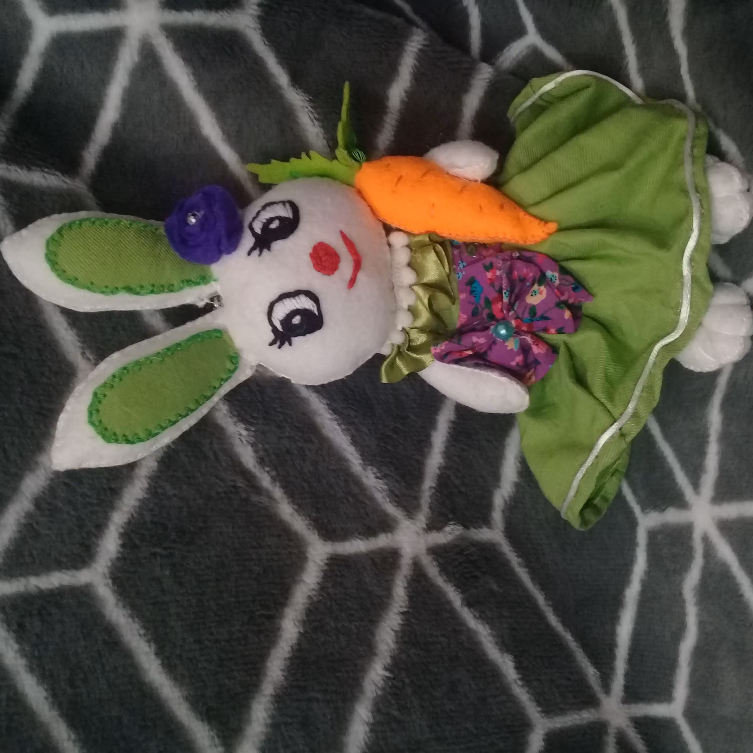 عروسک خرگوش نمدی 150 گرم 30 سانتیمتر سبز رنگ  