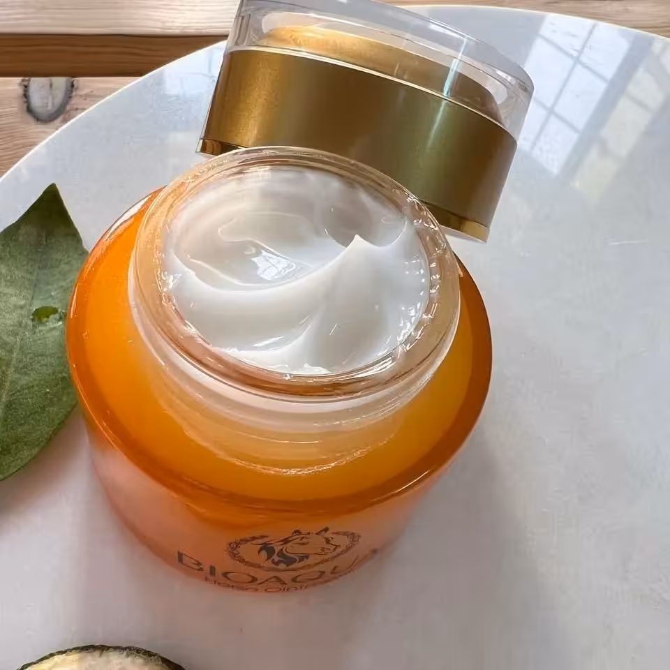 کرم روغن اسب کاسه ای جوانساز ضد چین و چروک و ضدلک