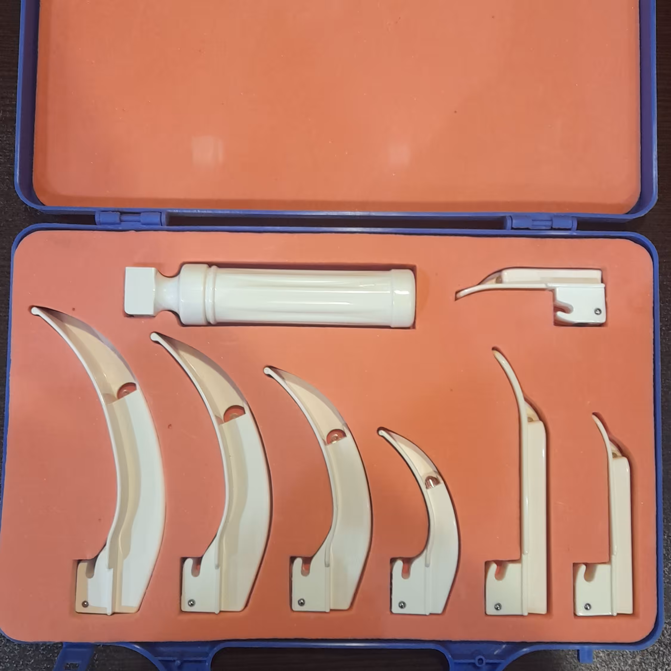 لارنگوسکوپ پلاستیکی هفت تیغه باجعبه 